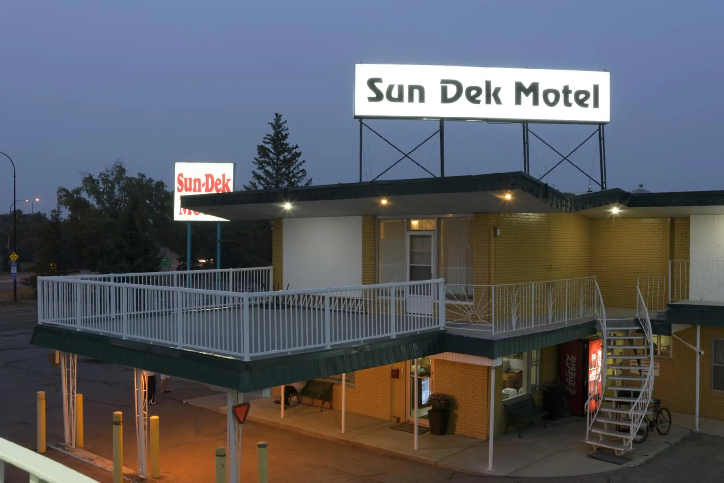 Property Building in Sun-Dek Motel