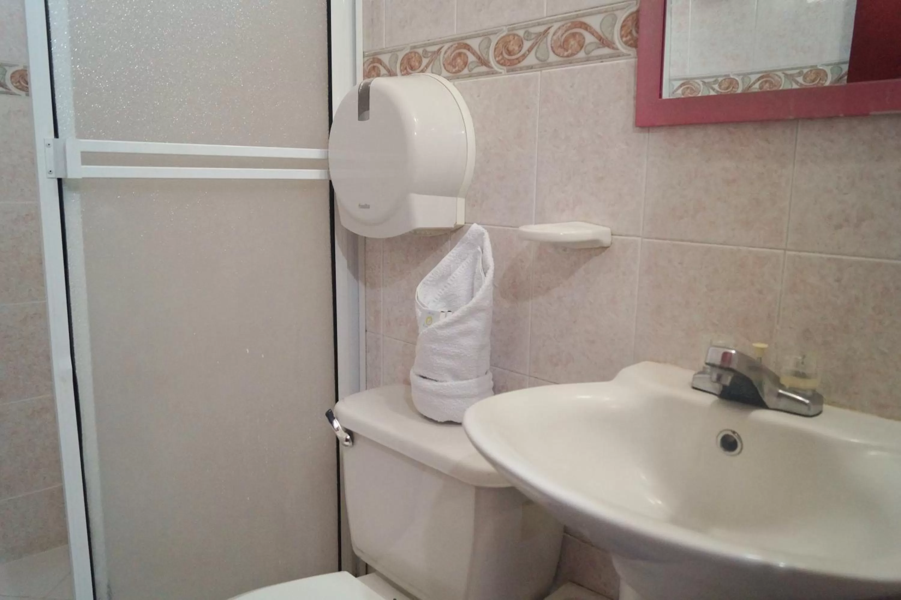 Bathroom in Hotel Comercial