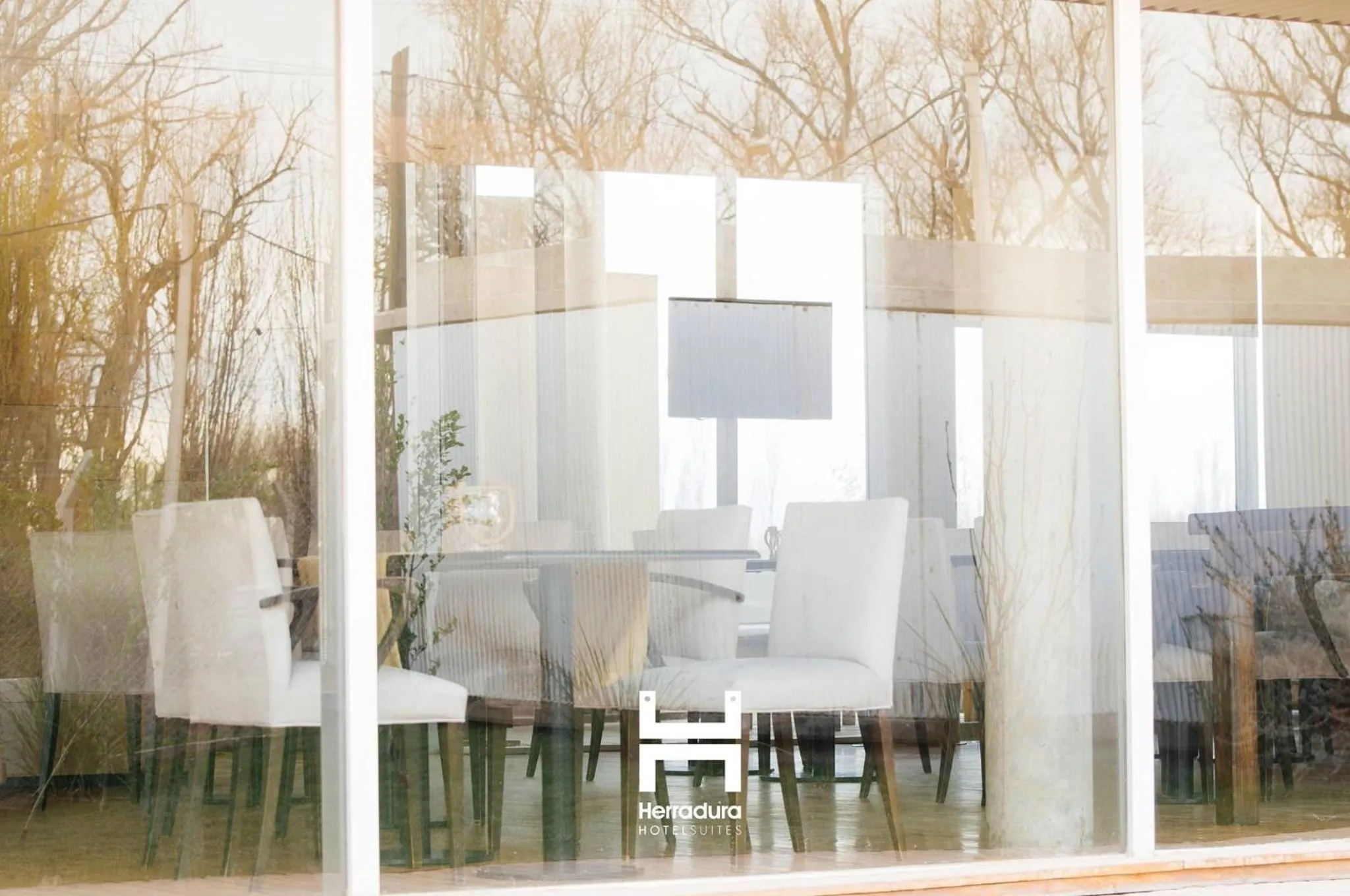 Restaurant/places to eat in Herradura Hotel Suites