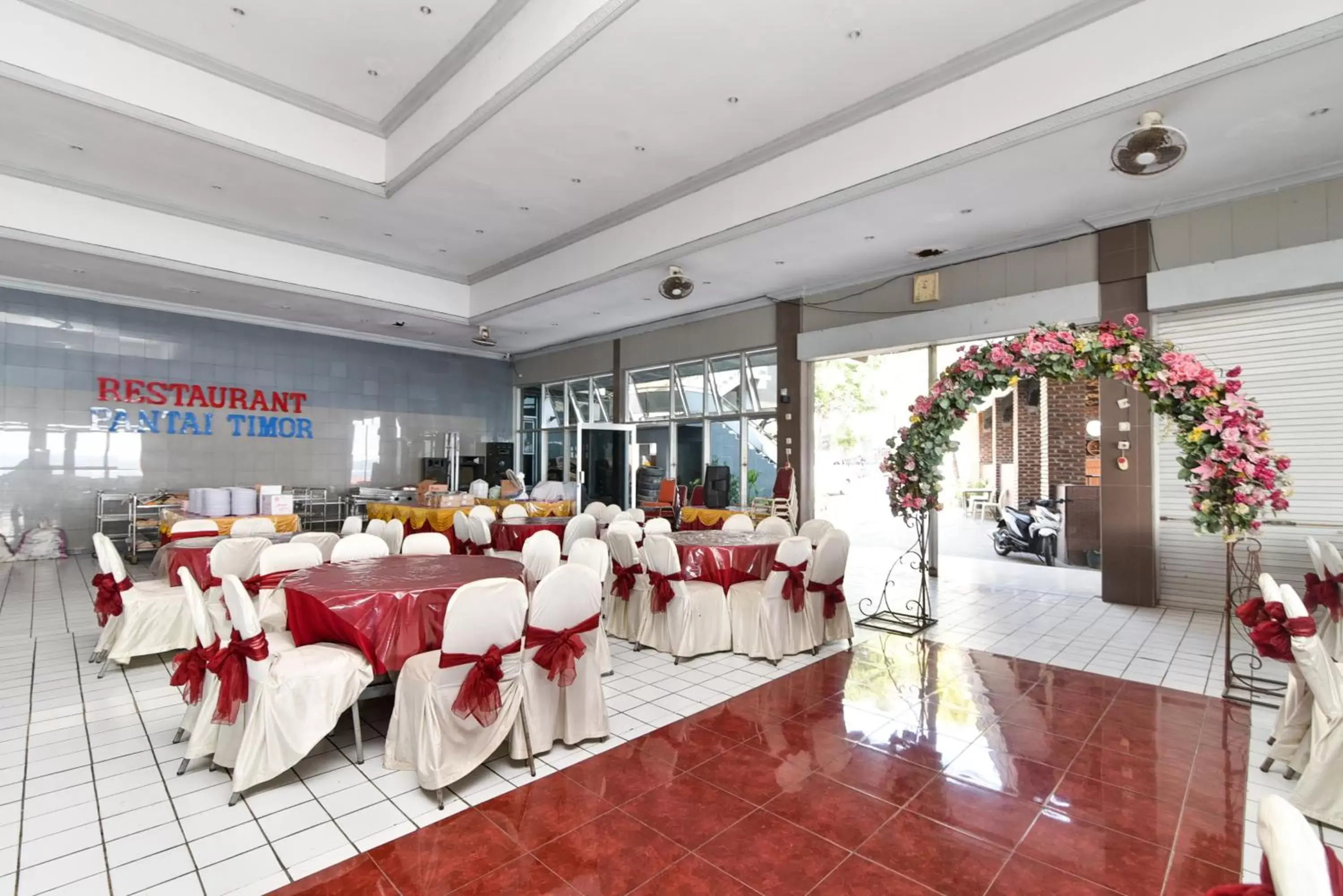 Banquet/Function facilities, Banquet Facilities in RedDoorz Plus At Hotel Pantai Timor