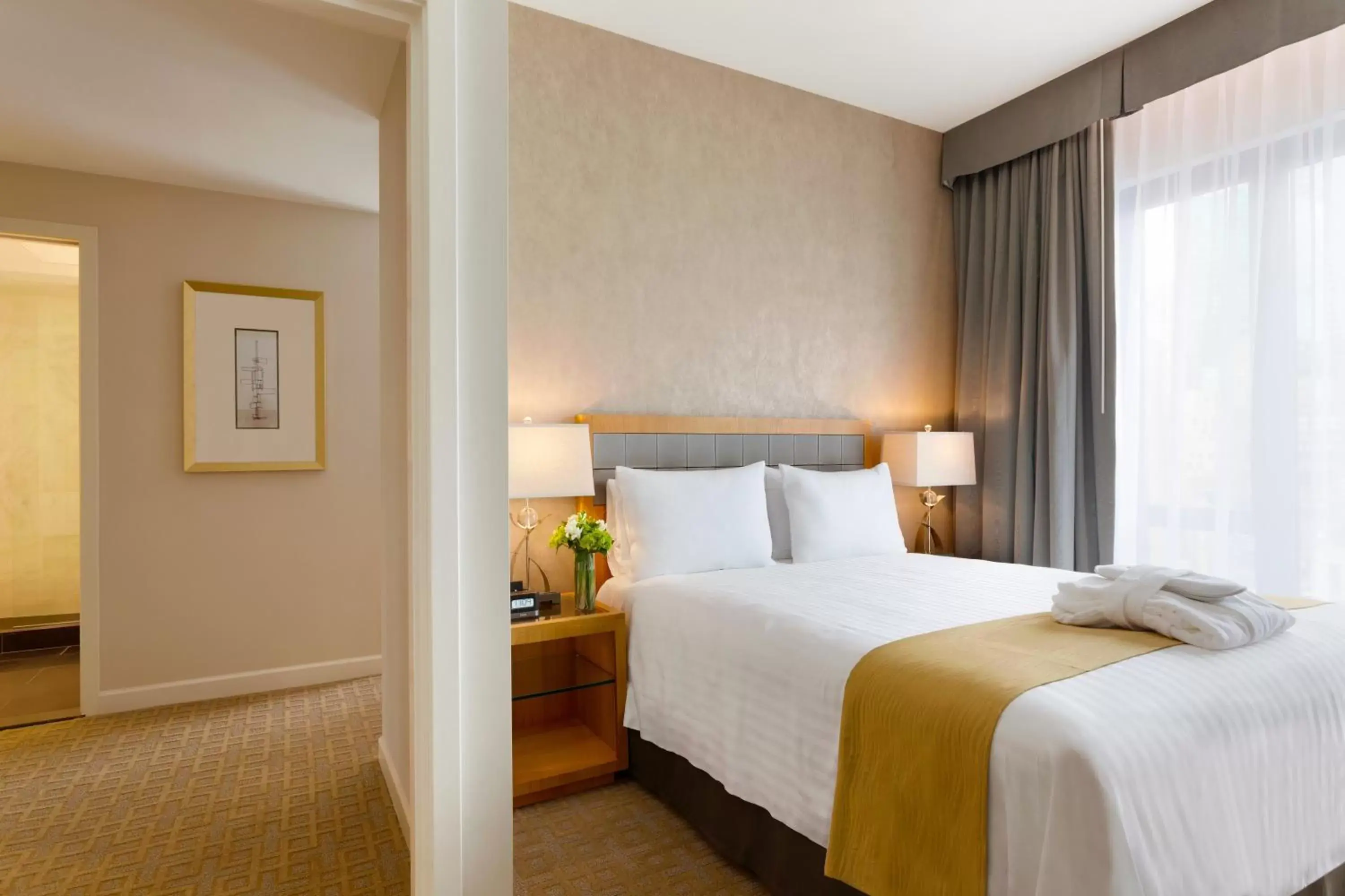 Photo of the whole room, Bed in Executive Hotel Le Soleil New York Photo of the whole room, Bed in Executive Hotel Le Soleil New York