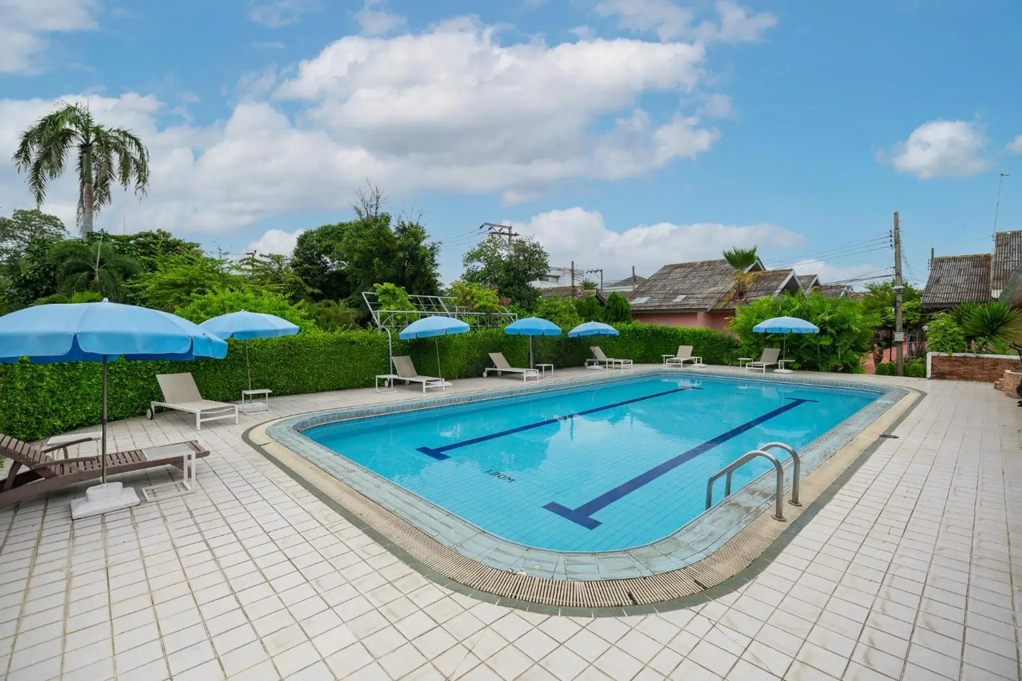 Swimming Pool in Bangkok Rama Hotel