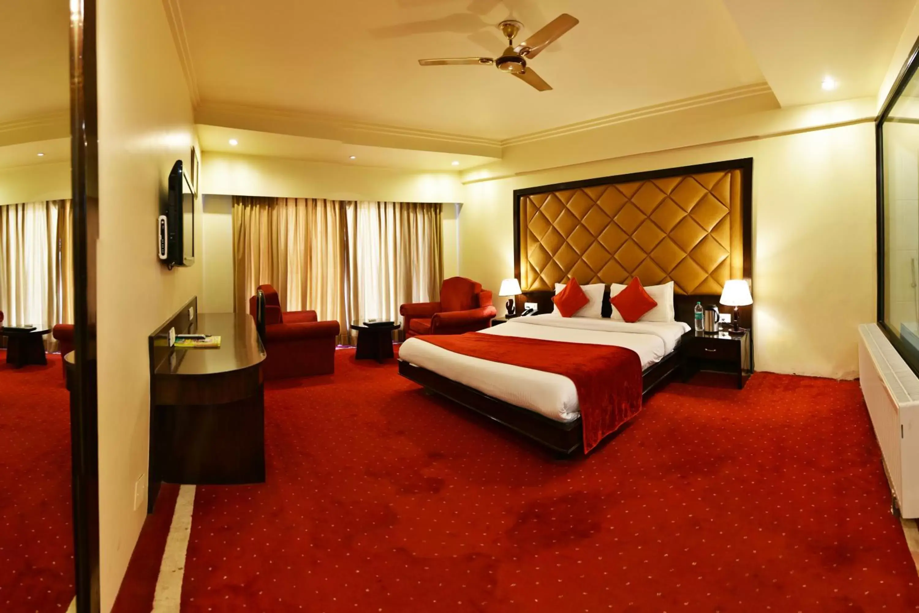Photo of the whole room, Bed in Indraprastha Resort, Dalhousie