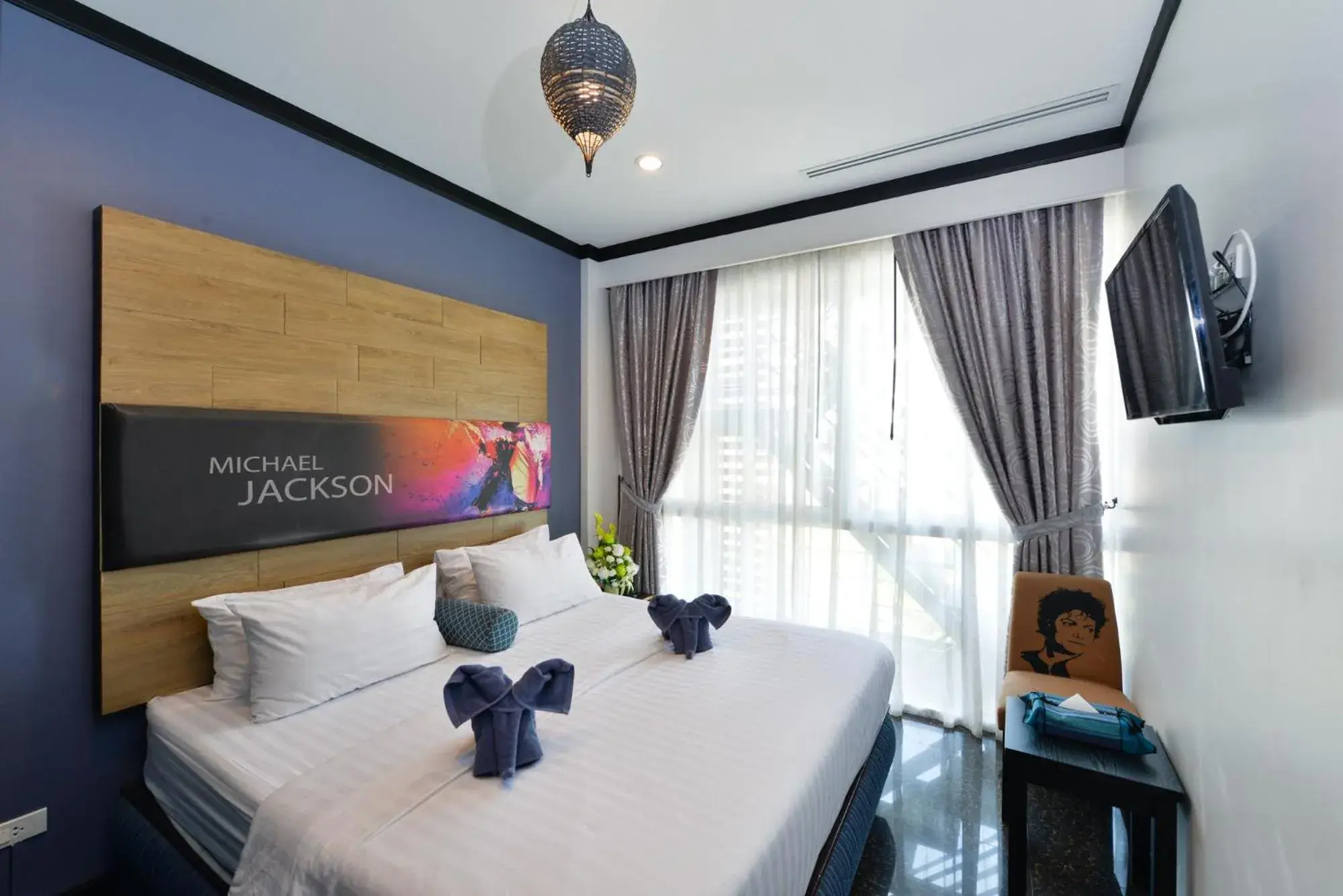 Bed in The River Scene Bed in The River Scene