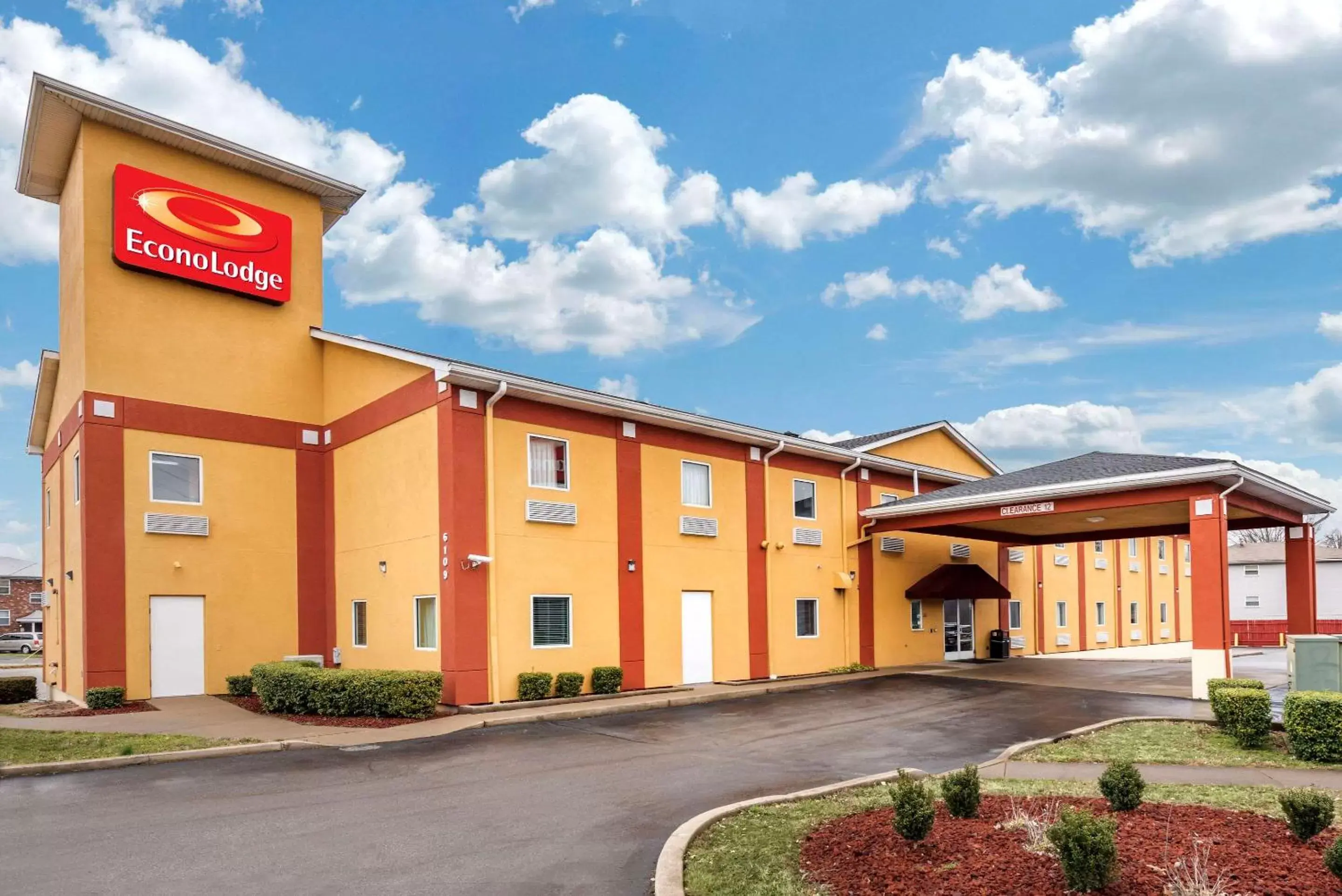 Property Building in Econo Lodge Airport Louisville