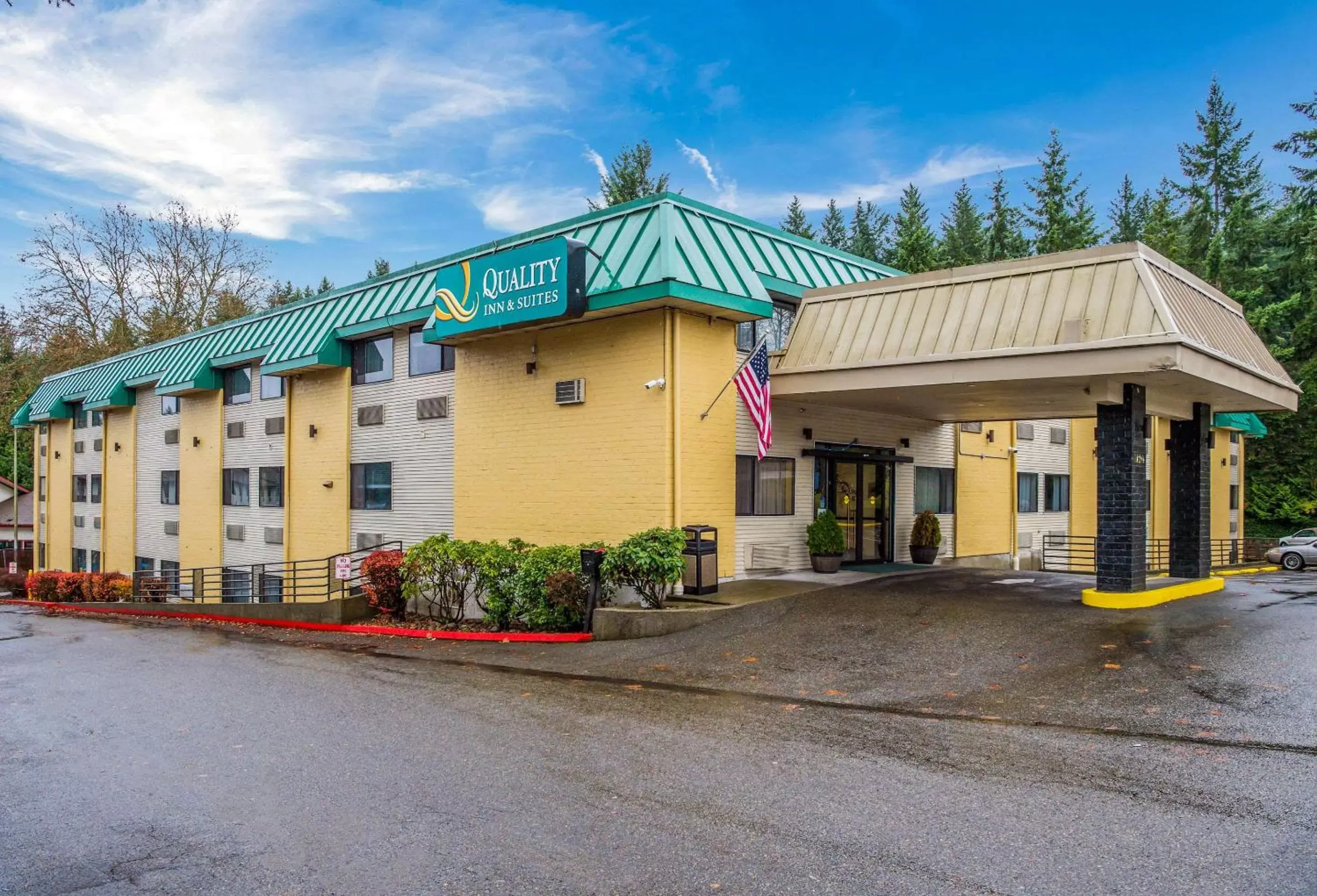 Property building in Quality Inn & Suites Lacey I-5