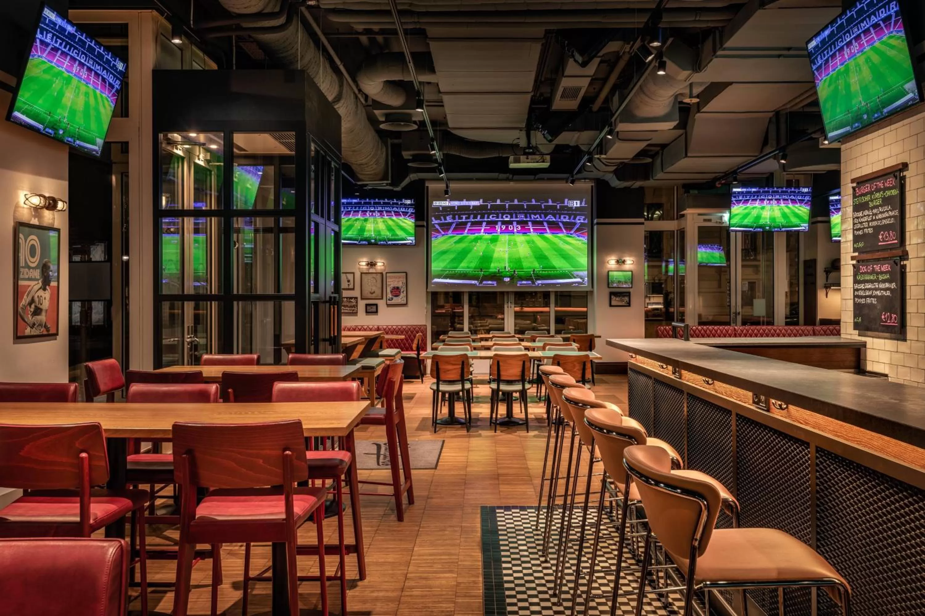 Lounge or bar in Vienna Marriott Hotel