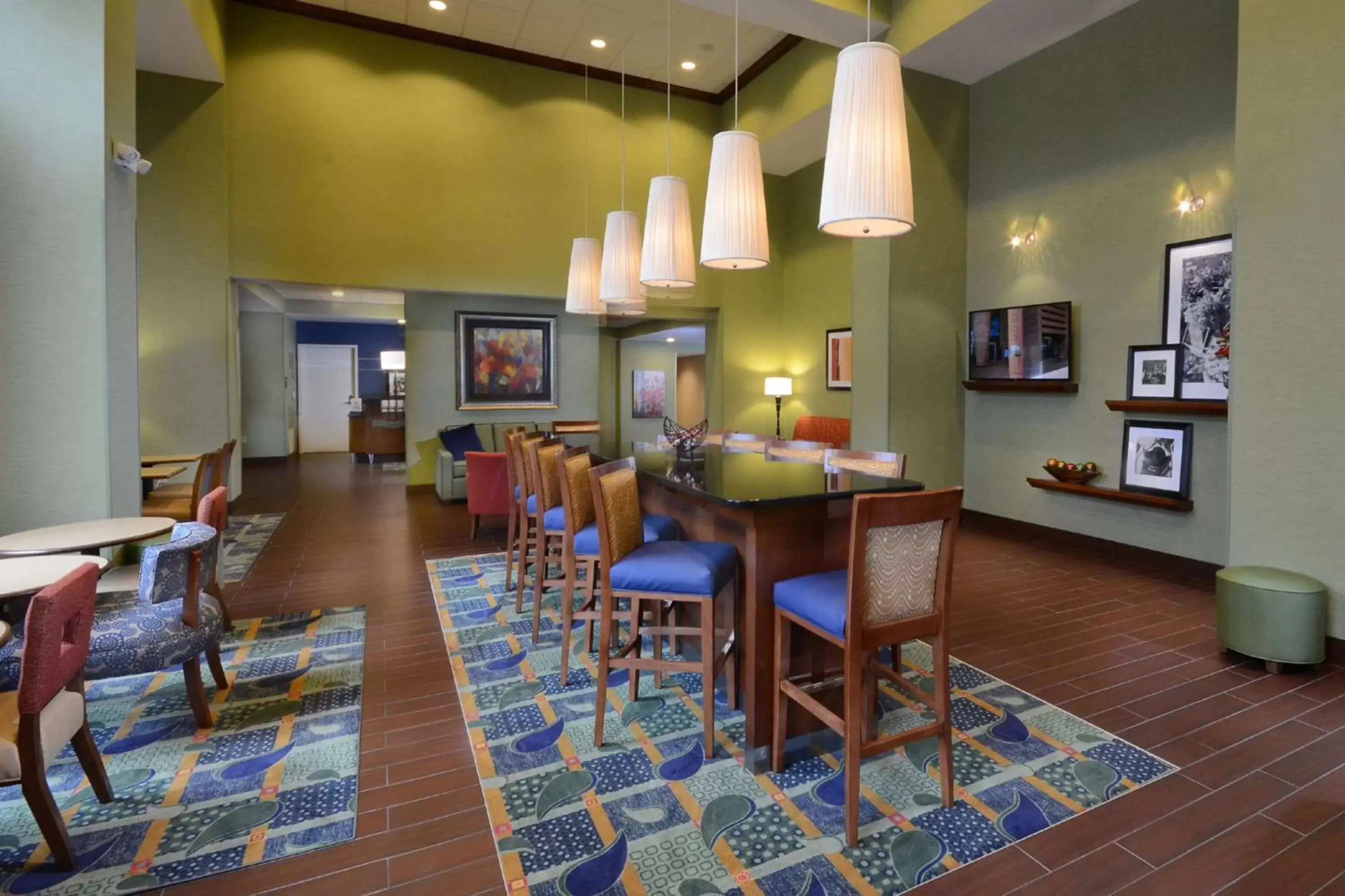 Dining area, Restaurant/Places to Eat in Hampton Inn and Suites Lynchburg