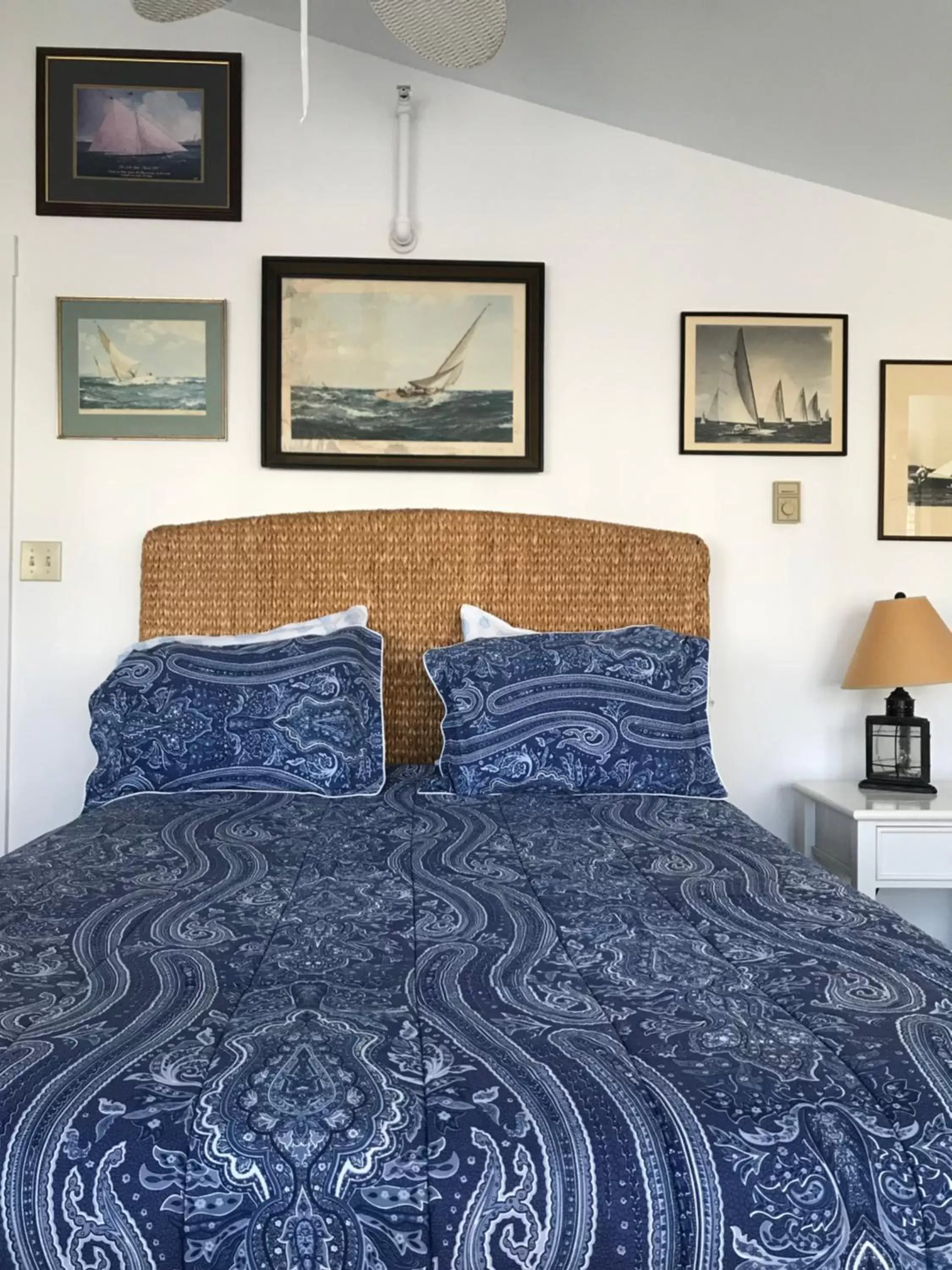 Bed in Topsides Bed & Breakfast