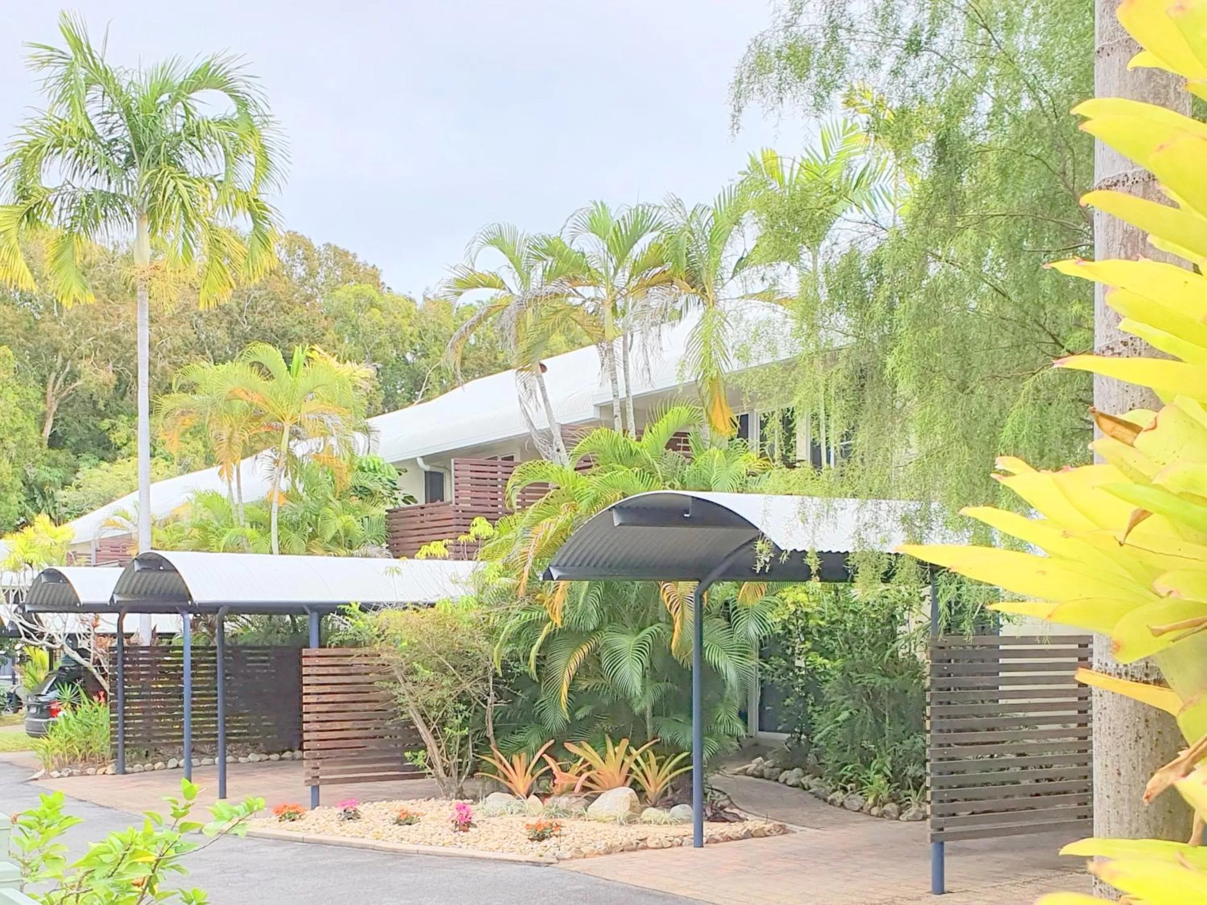 Property building in Mango Tree Holiday Apartments