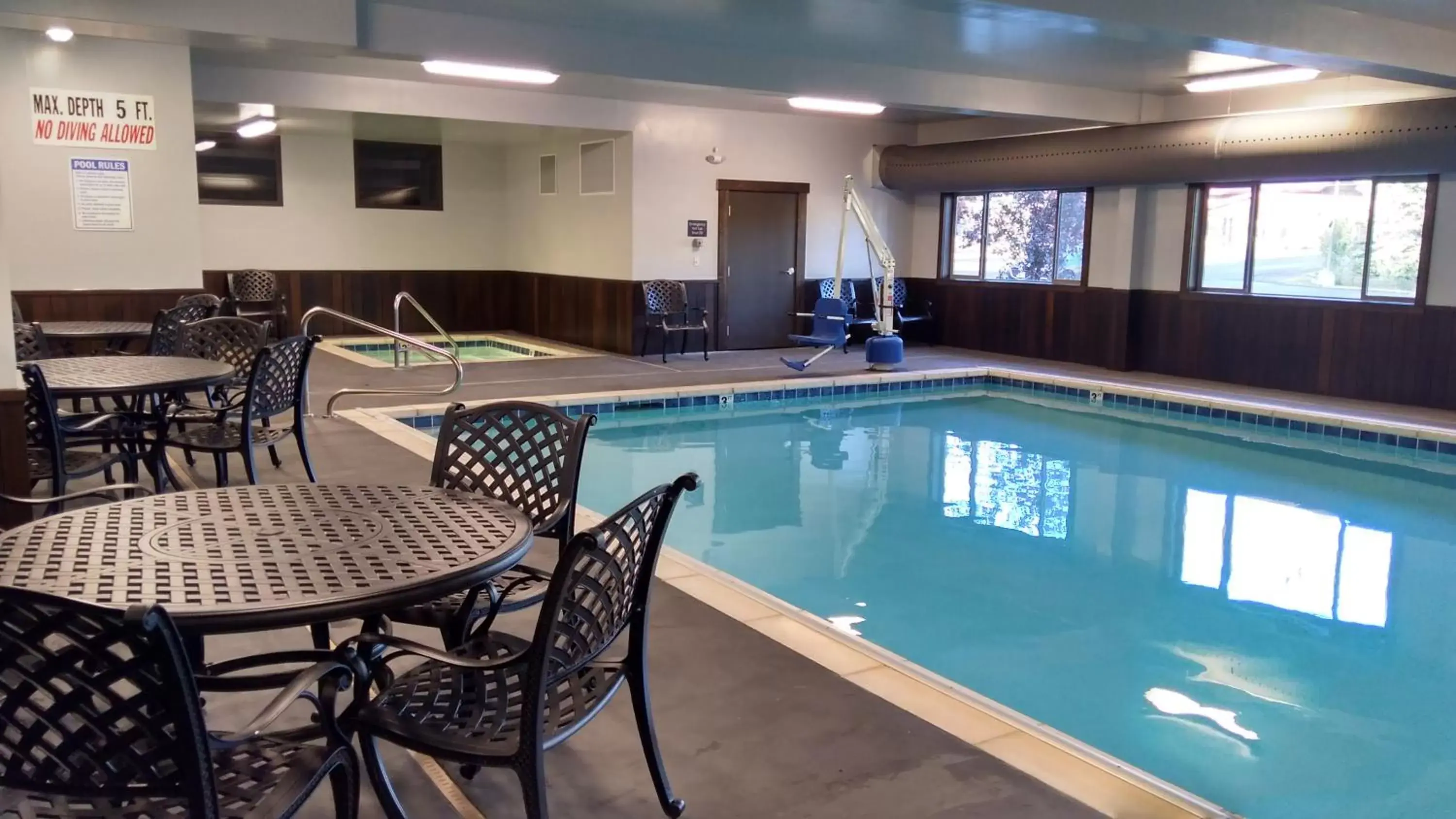 Swimming Pool in Third Street Inn