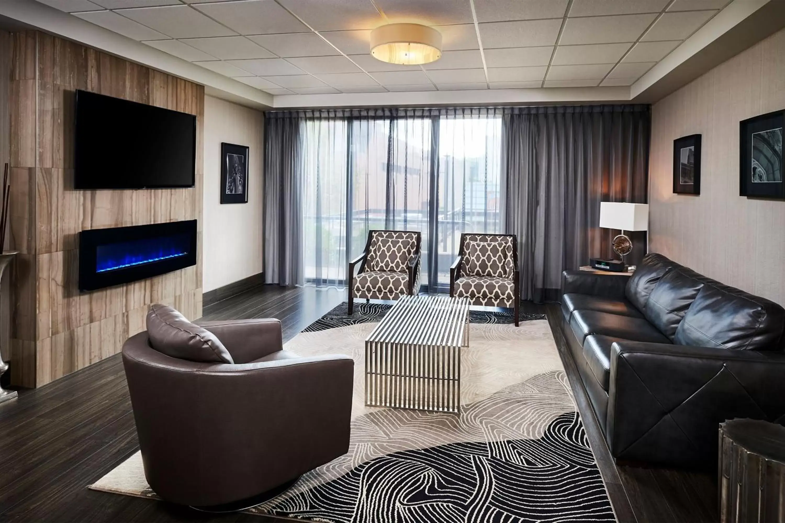 Bedroom, Seating Area in Sheraton Hamilton Hotel