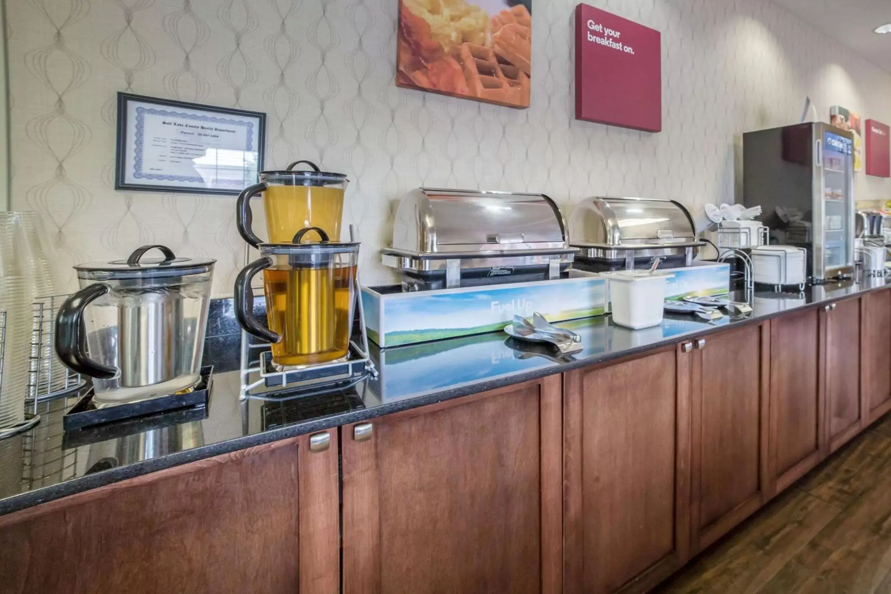 Restaurant/places to eat, Kitchen/Kitchenette in Comfort Suites Airport Salt Lake City