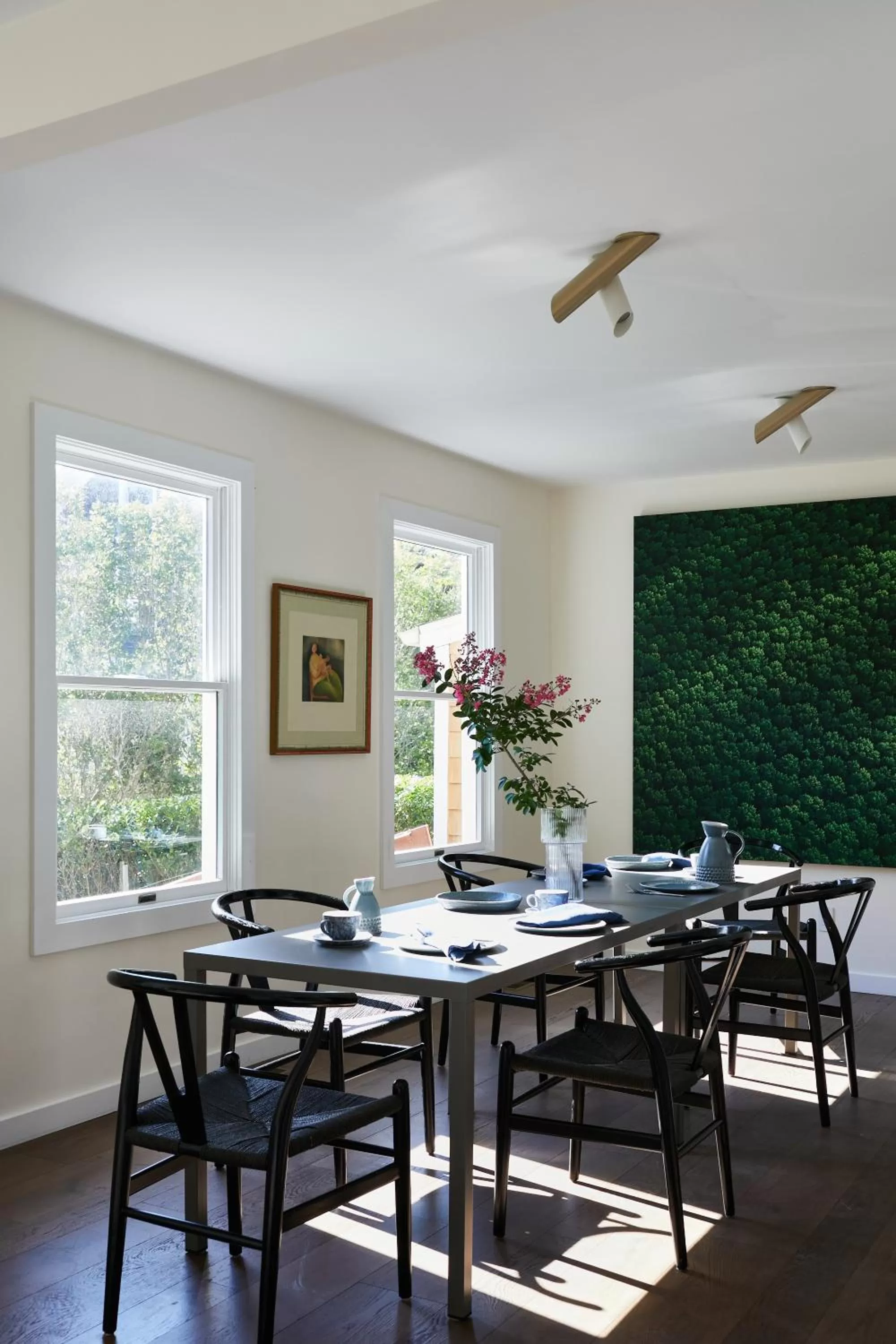 Dining area in The Roundtree, Amagansett