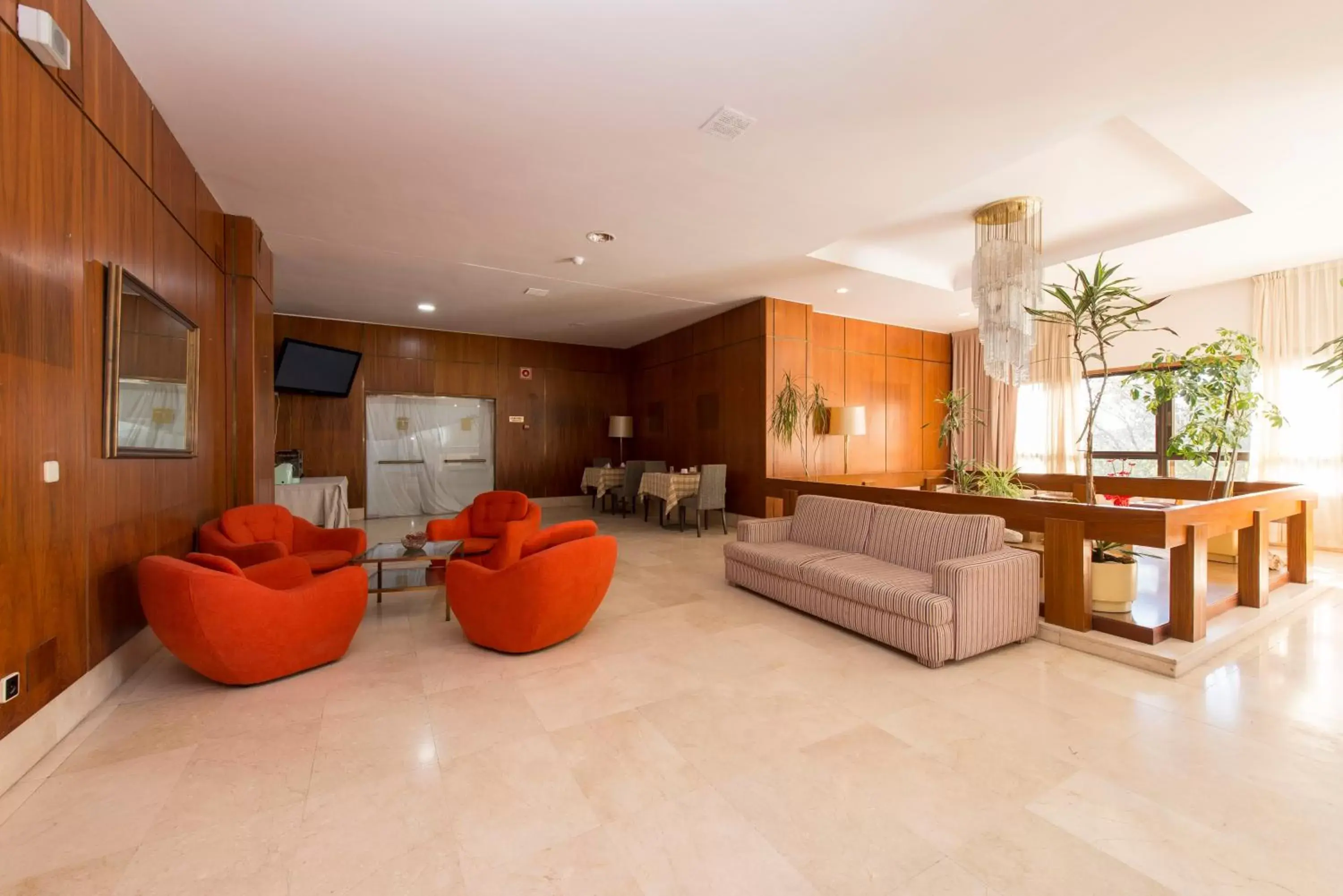 Communal lounge/ TV room, Lobby/Reception in Hotel Faranda Los Tilos