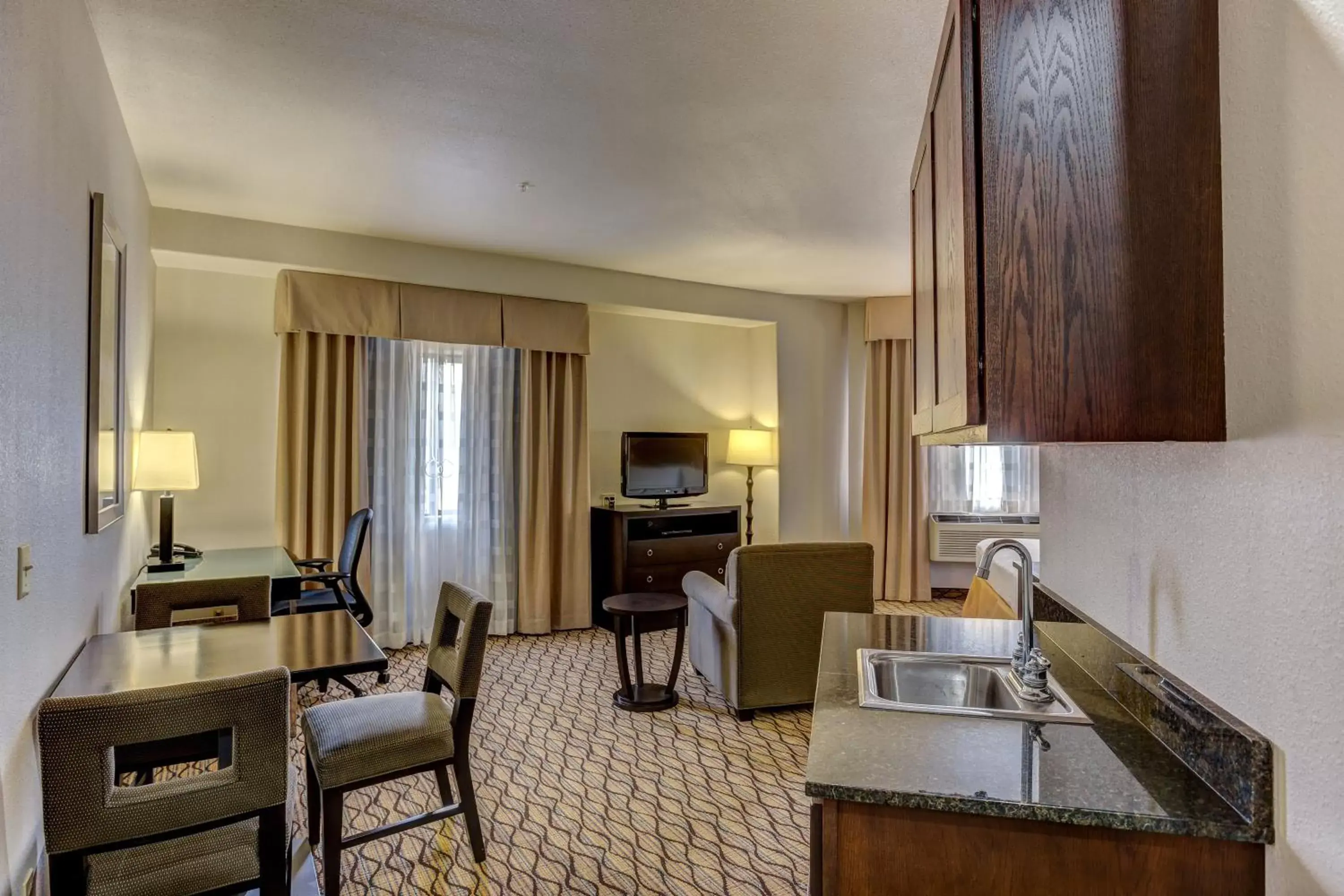 Photo of the whole room, Kitchen/Kitchenette in Holiday Inn Express Hotel & Suites Montrose - Black Canyon Area, an IHG Hotel