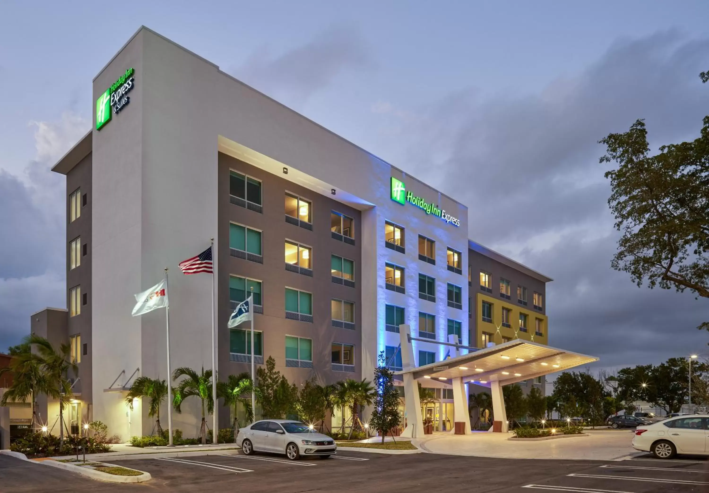 Property Building in Holiday Inn Express Doral Miami, an IHG Hotel