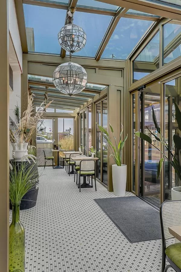 Restaurant/places to eat in Hotel Victoria