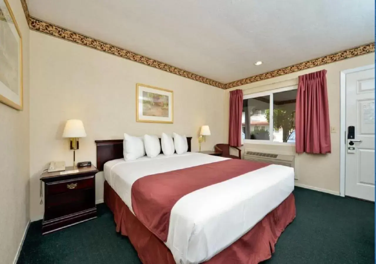 Bed in Americas Best Value Inn - Sky Ranch