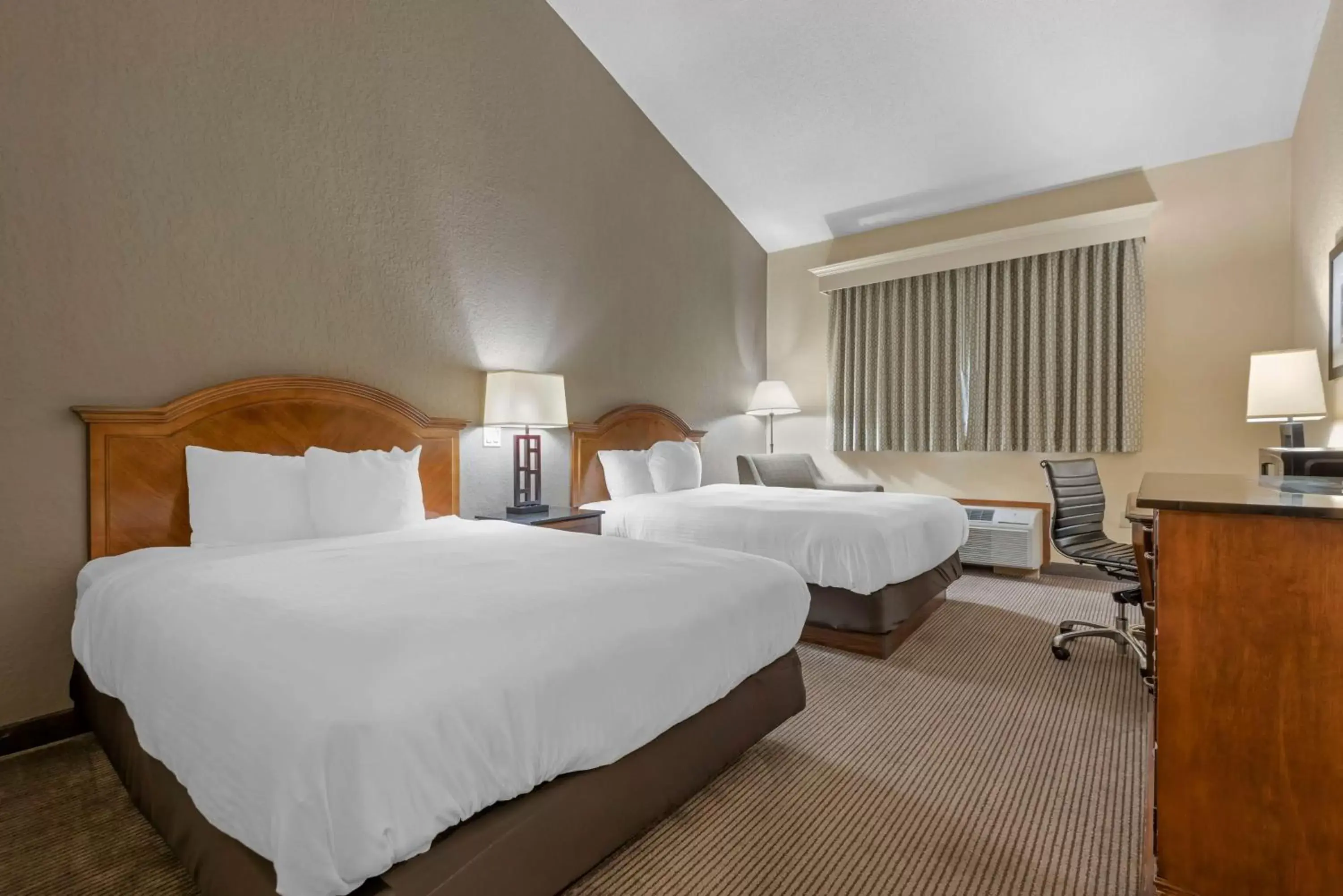 Bedroom, Bed in Best Western University Inn Bedroom, Bed in Best Western University Inn