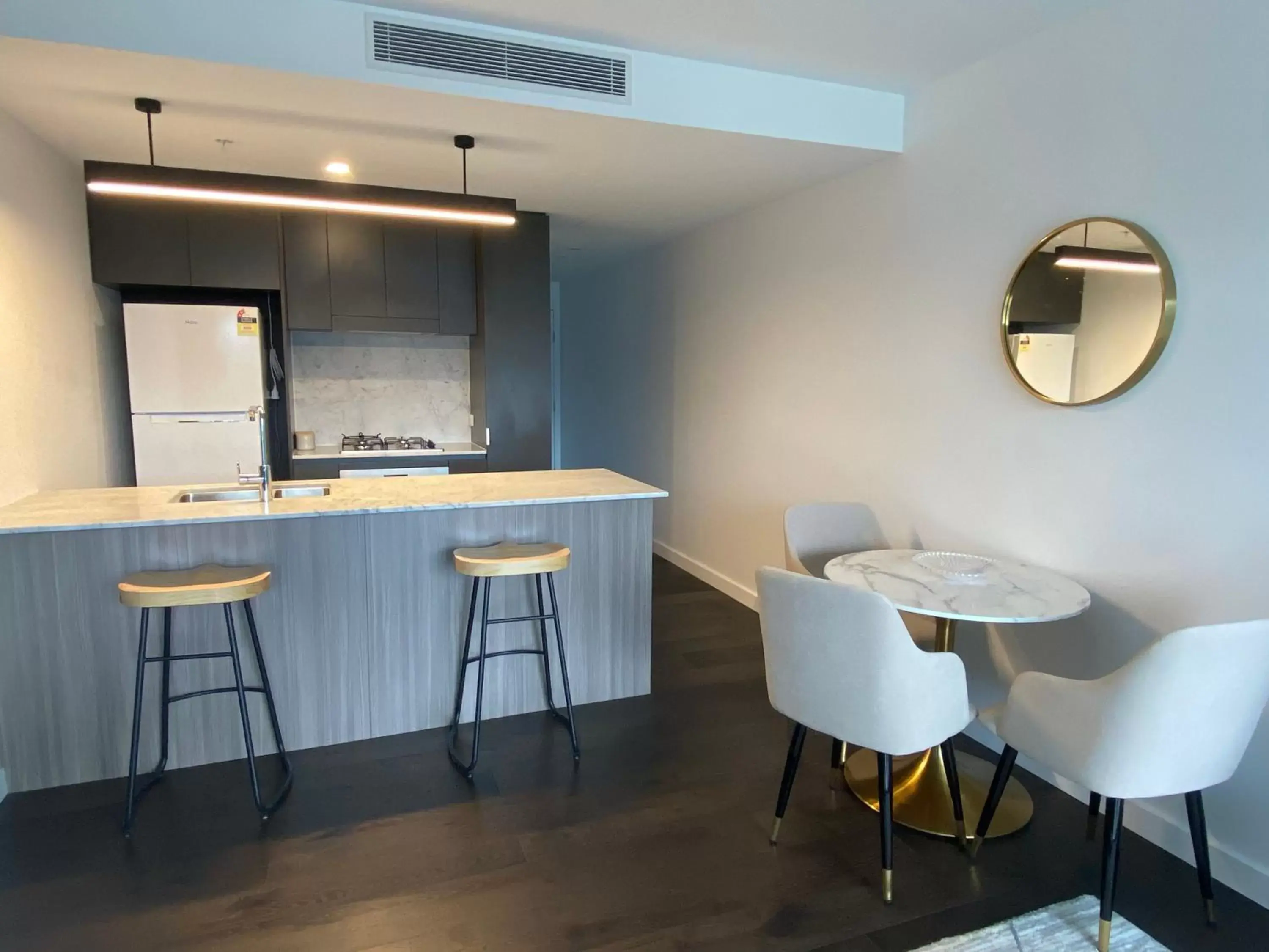 Kitchen or kitchenette, Kitchen/Kitchenette in Brisbane One Apartments by CLLIX