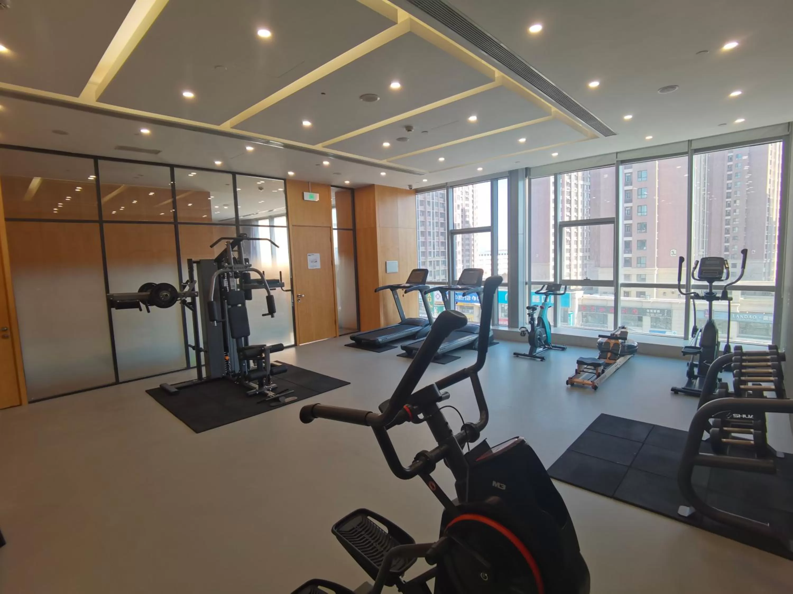 Fitness centre/facilities in Holiday Inn Express - Yantai YEDA by IHG