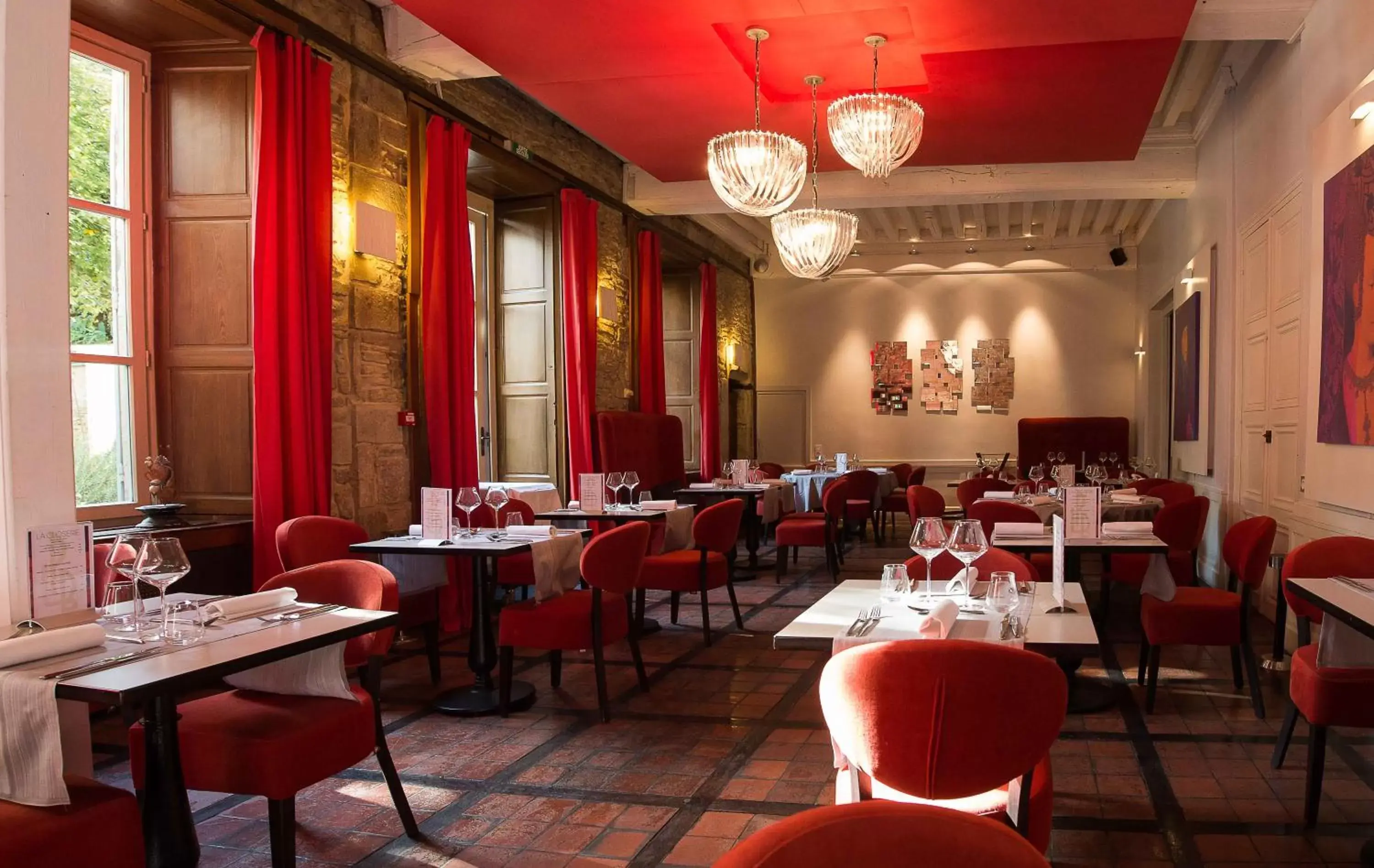 Restaurant/Places to Eat in Maison Philippe Le Bon, Les Collectionneurs