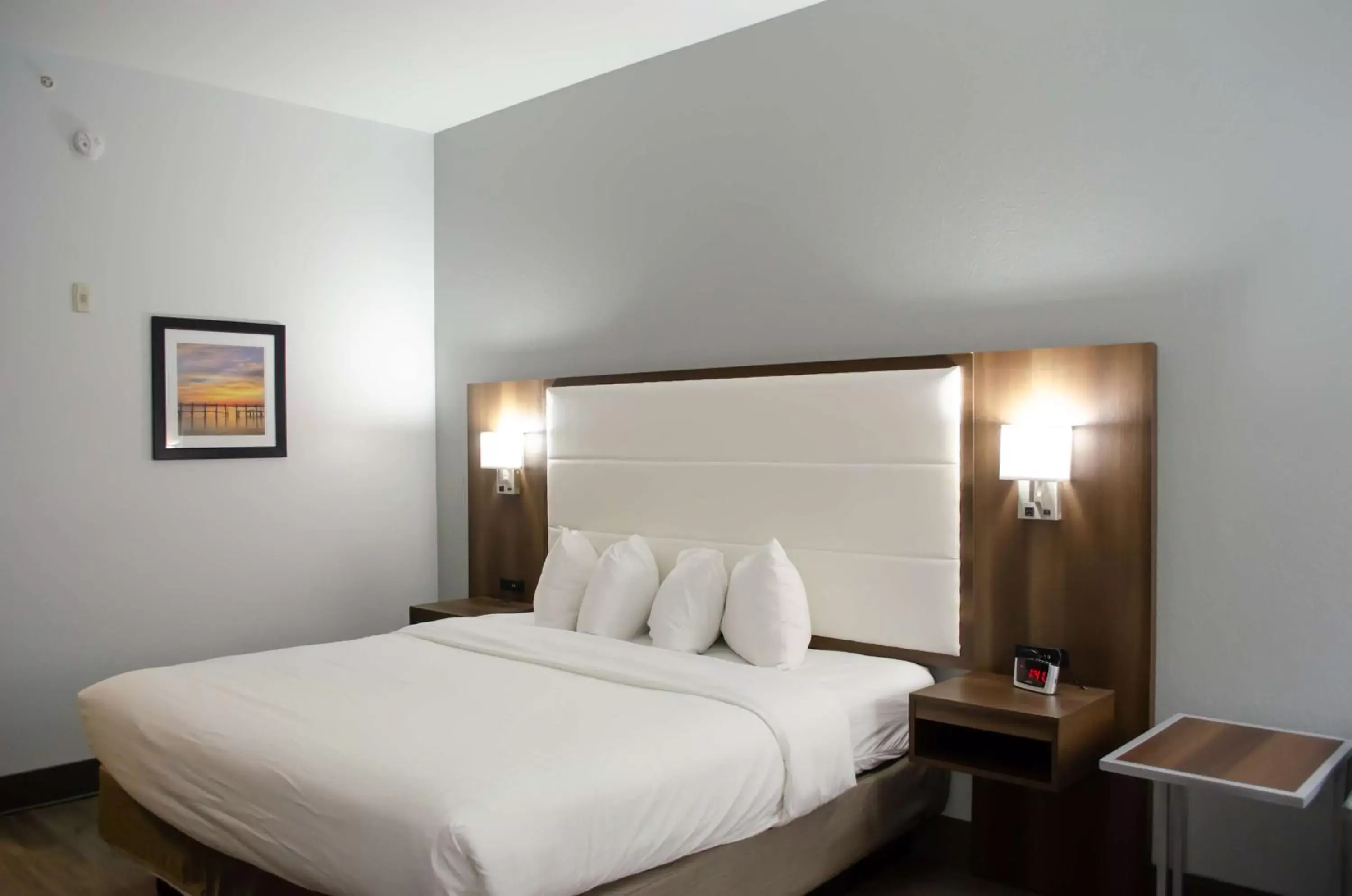 Photo of the whole room, Bed in Best Western Plus First Coast Inn and Suites