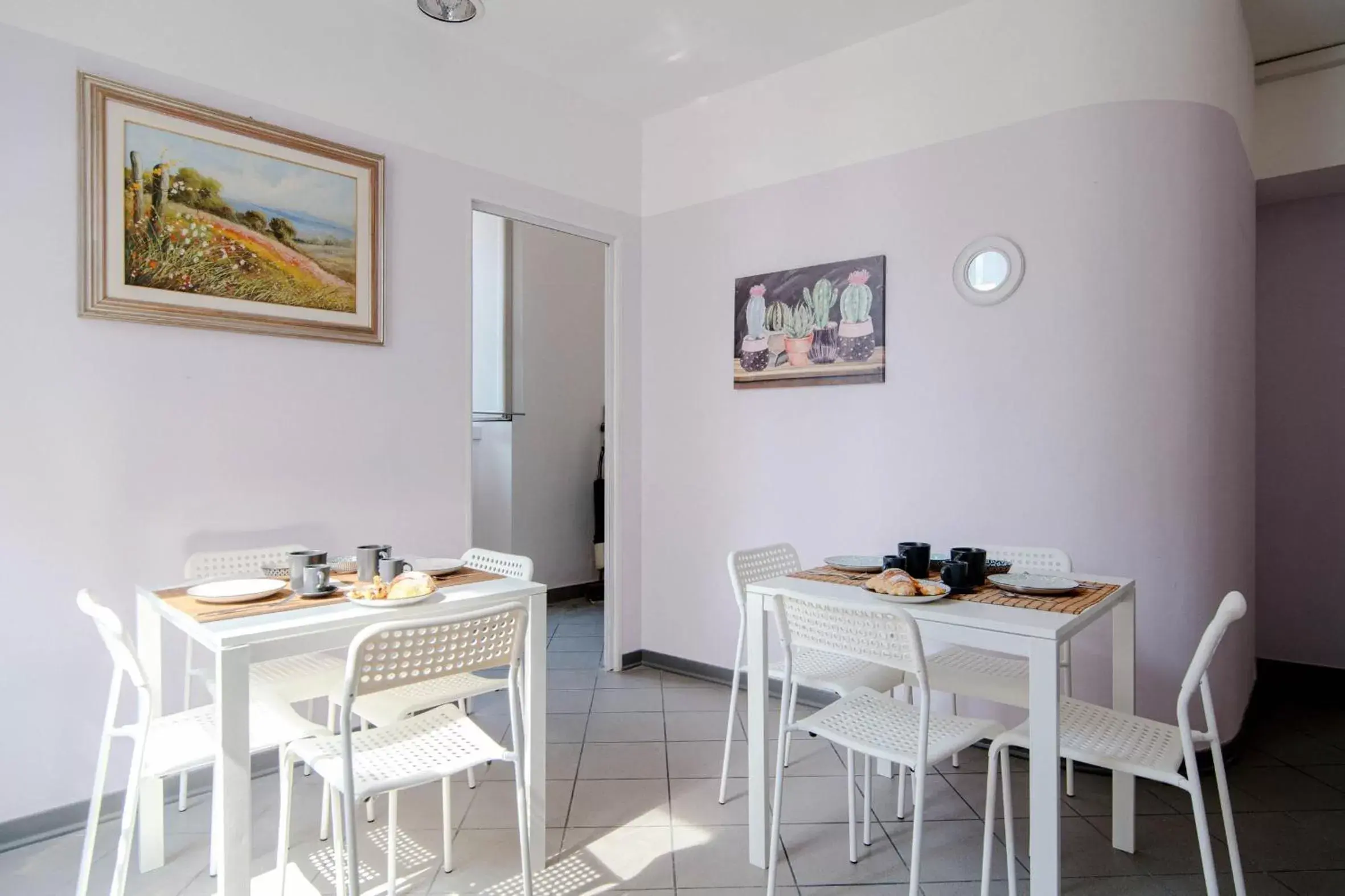 Breakfast, Dining Area in Downtown Rooms