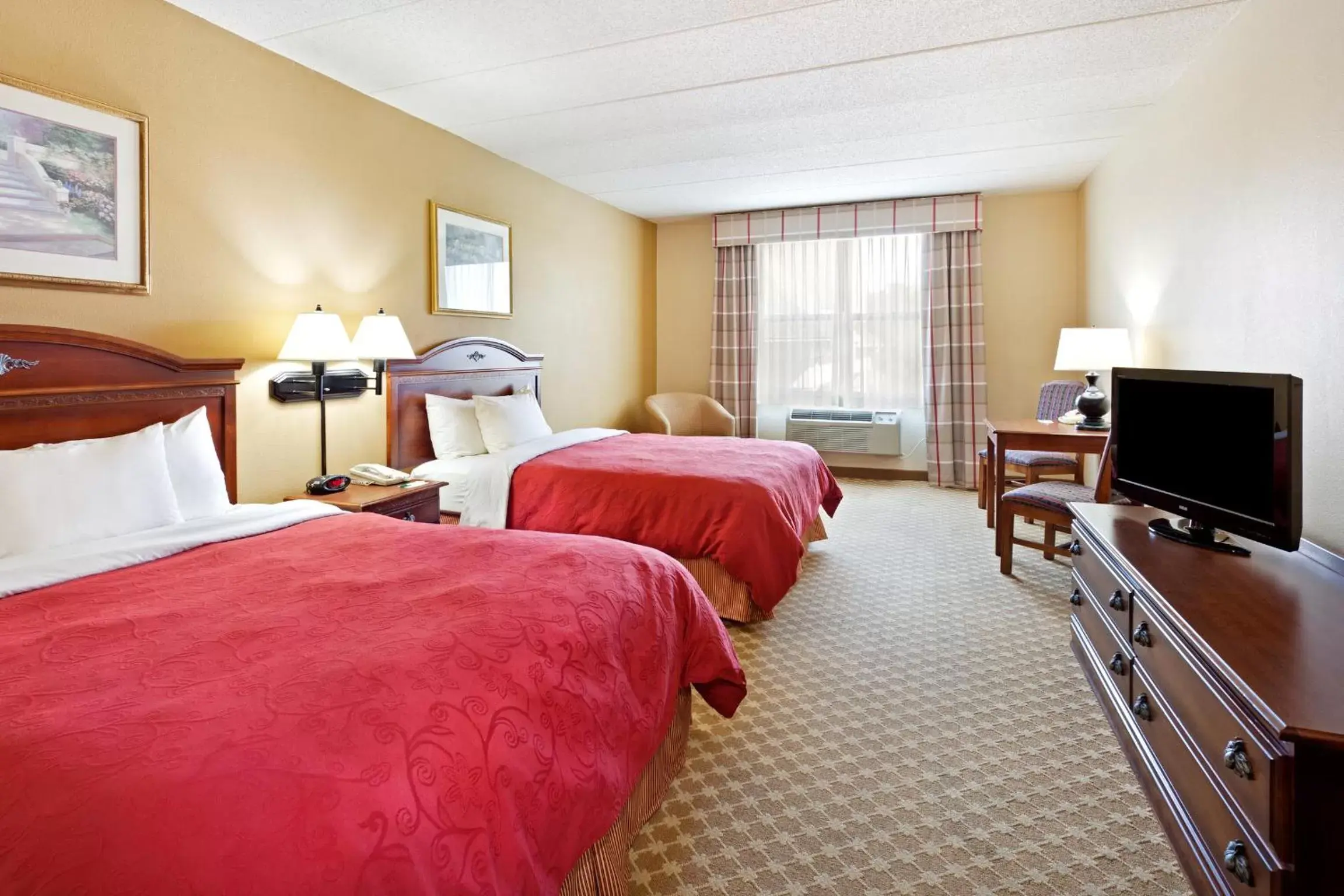 Photo of the whole room, TV/Entertainment Center in Country Inn & Suites by Radisson, Frackville (Pottsville), PA