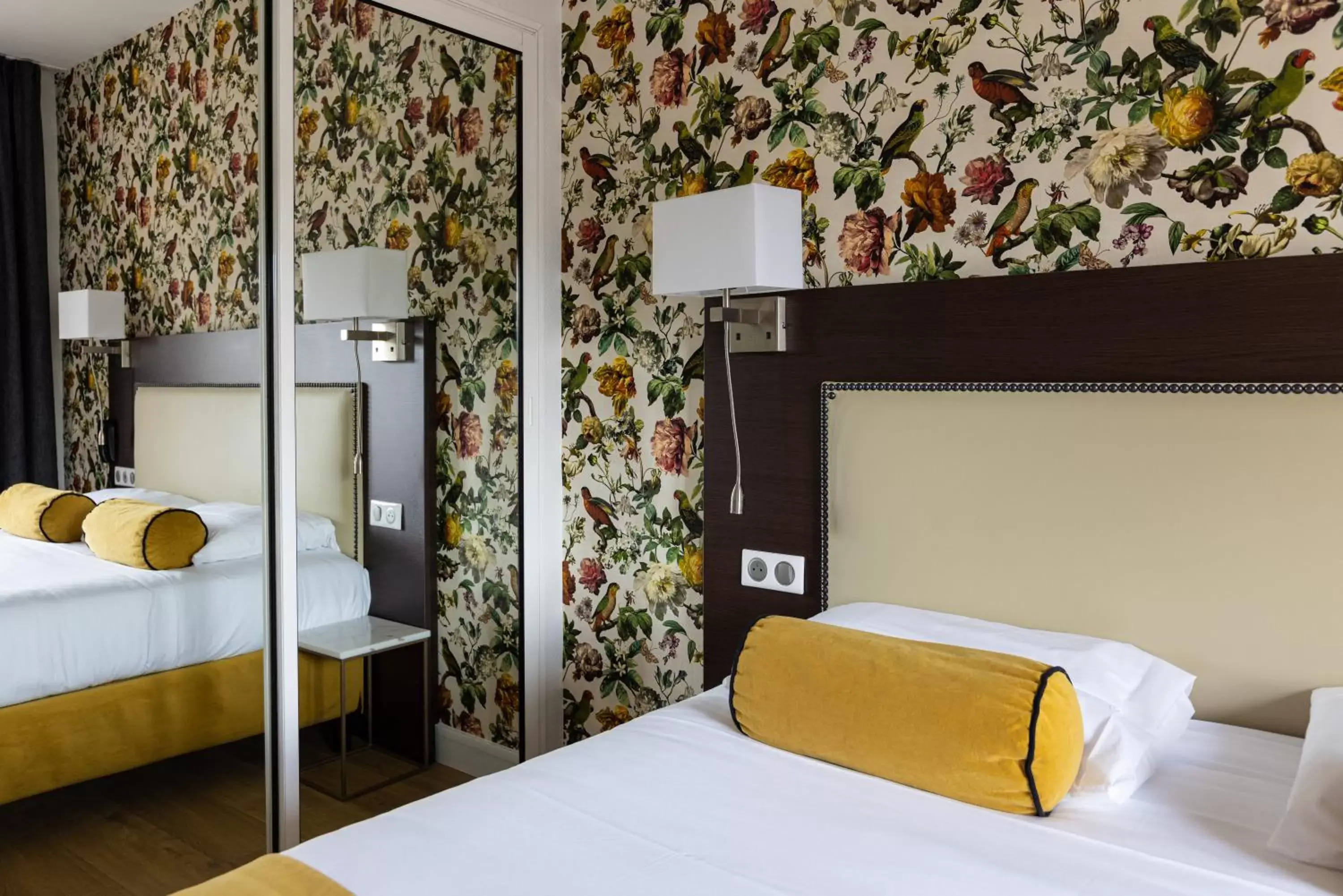 Bed in Europ'Hotel Bergerac