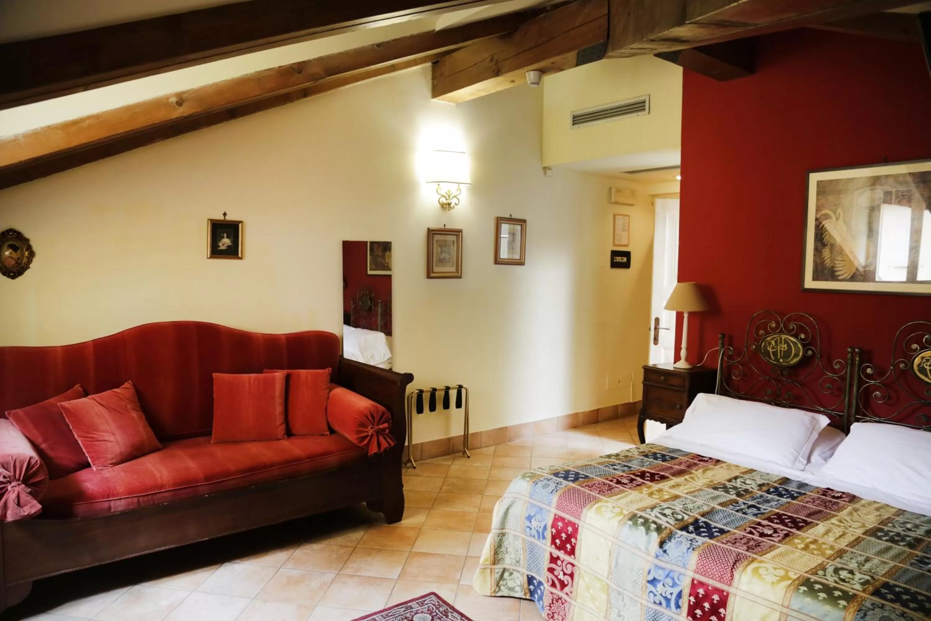 Bedroom, Bed in Albergo delle Drapperie