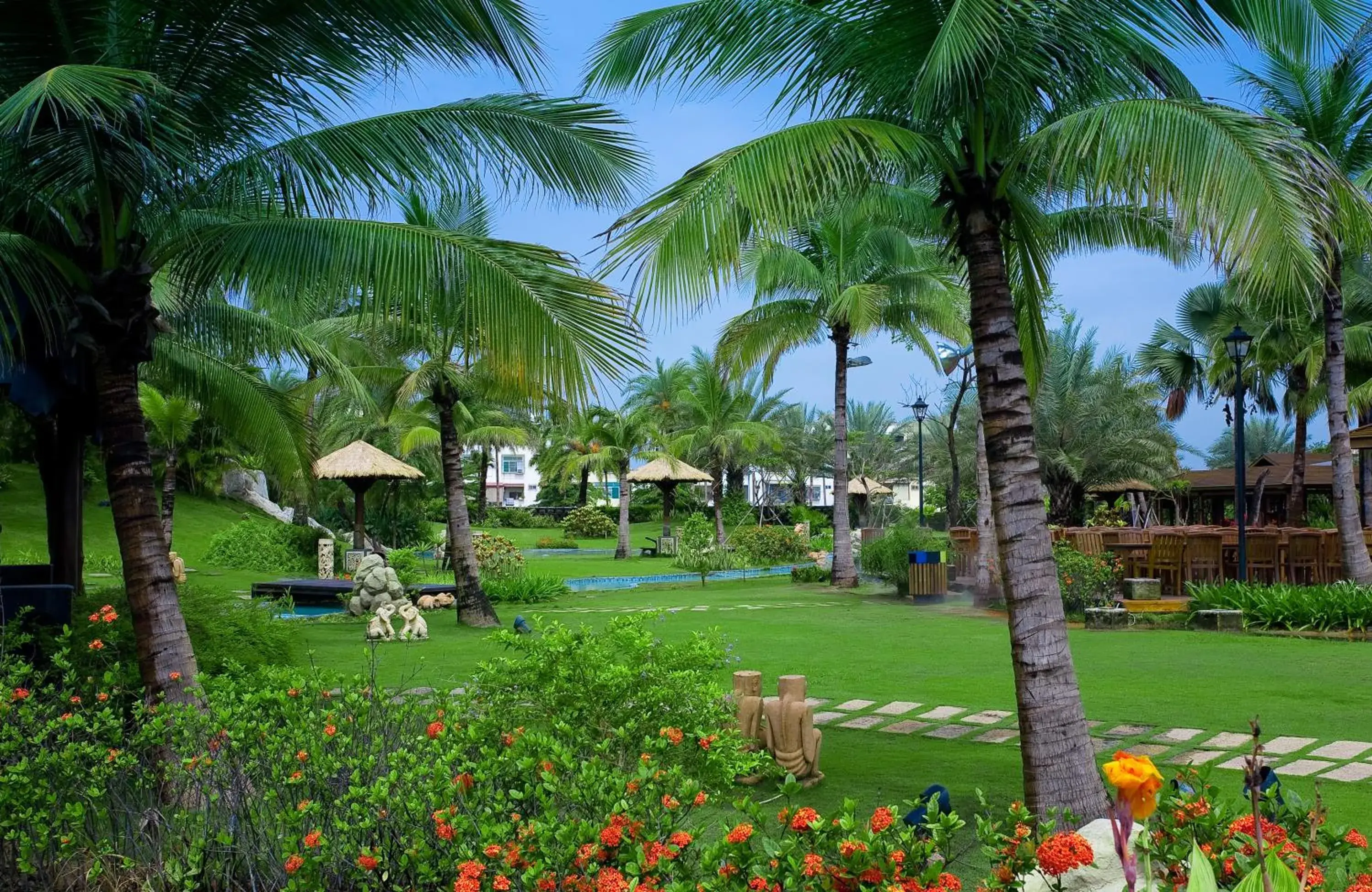 Garden in Queena Plaza Hotel