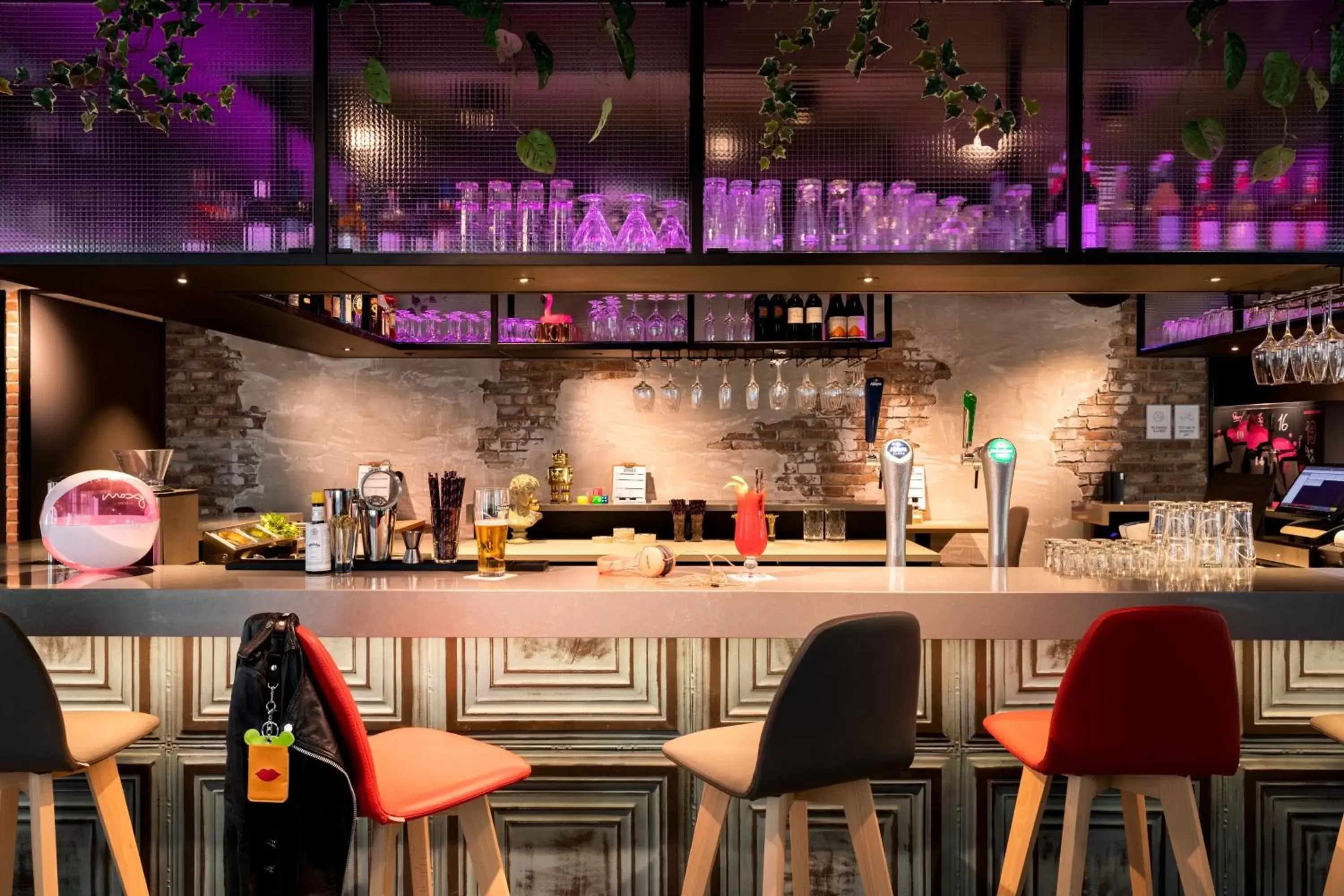 Restaurant/Places to Eat in Moxy The Hague