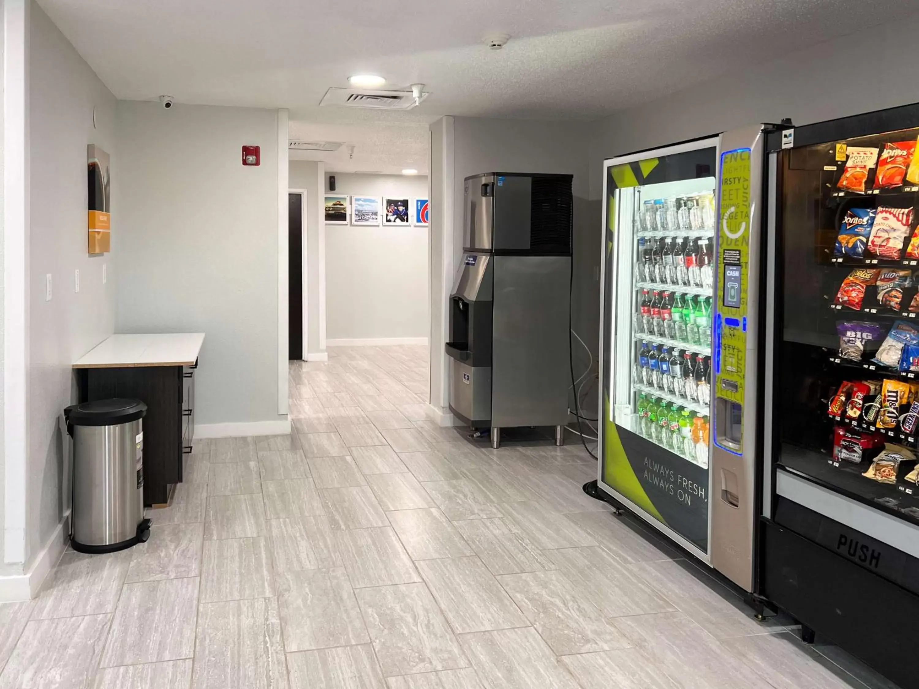 Property building in Motel 6-Springfield, IL I-55 I-72 Property building in Motel 6-Springfield, IL I-55 I-72