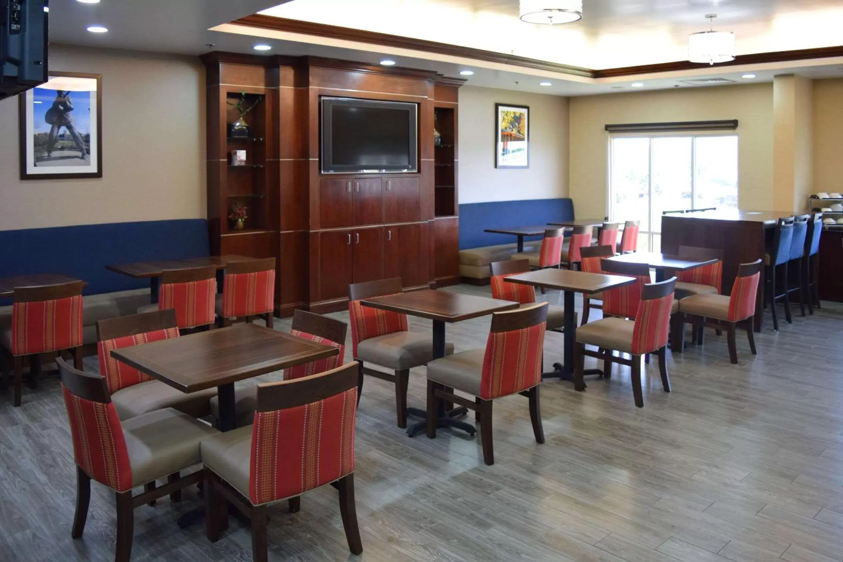 Restaurant/Places to Eat in Comfort Suites Olive Branch
