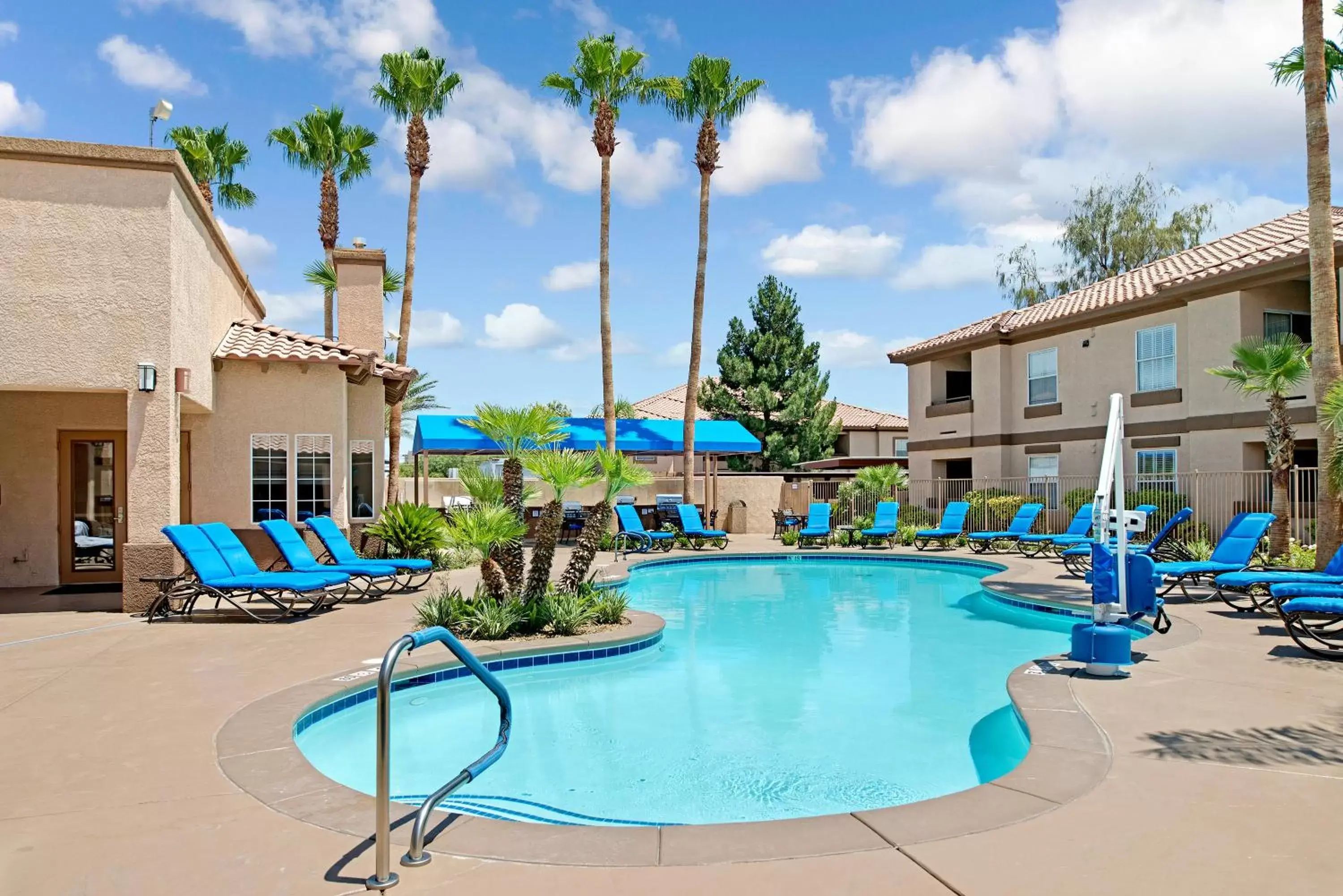 Swimming Pool in Hilton Vacation Club Desert Retreat Las Vegas