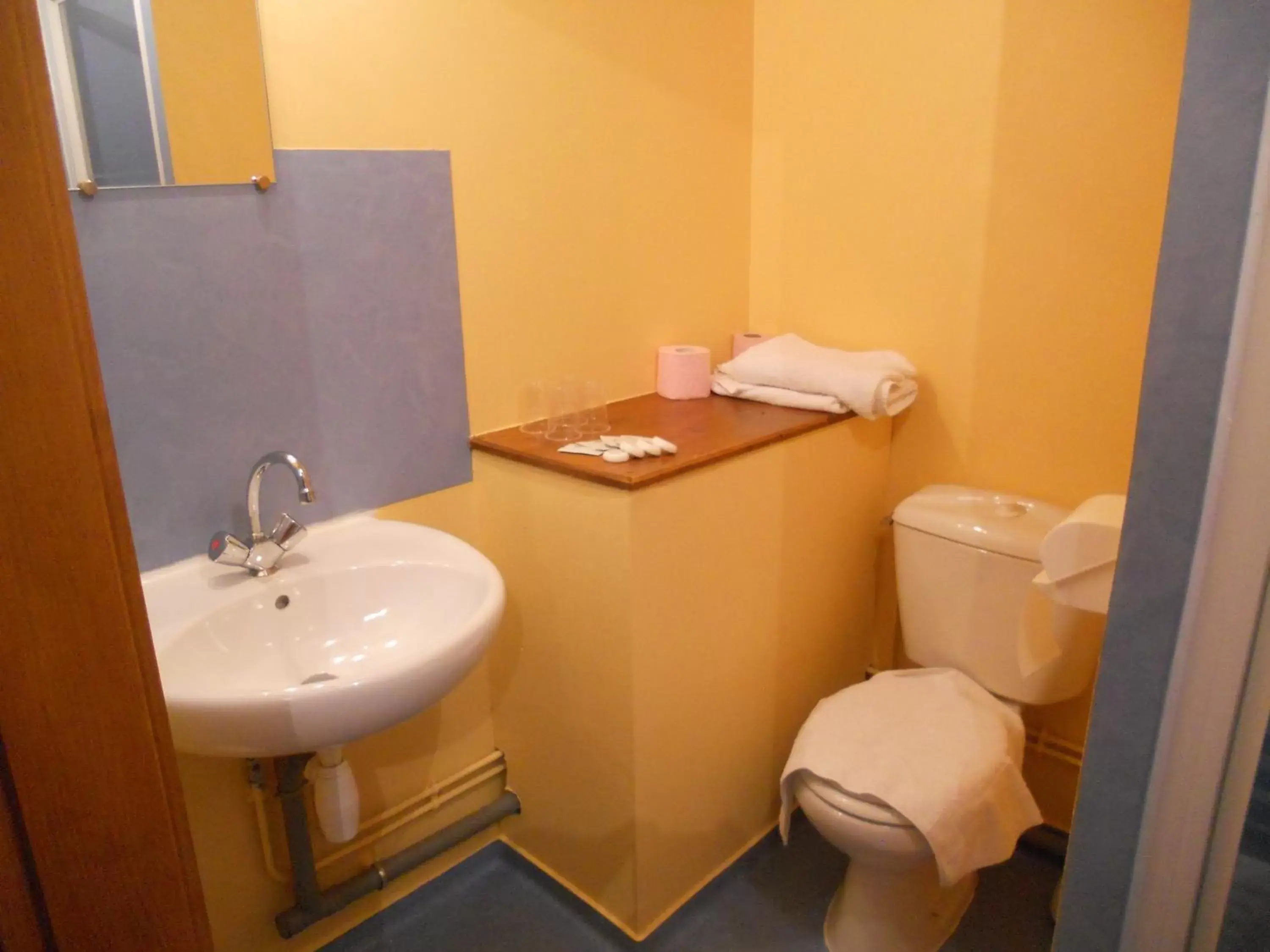 Bathroom in Auberge du Saut des Cuves