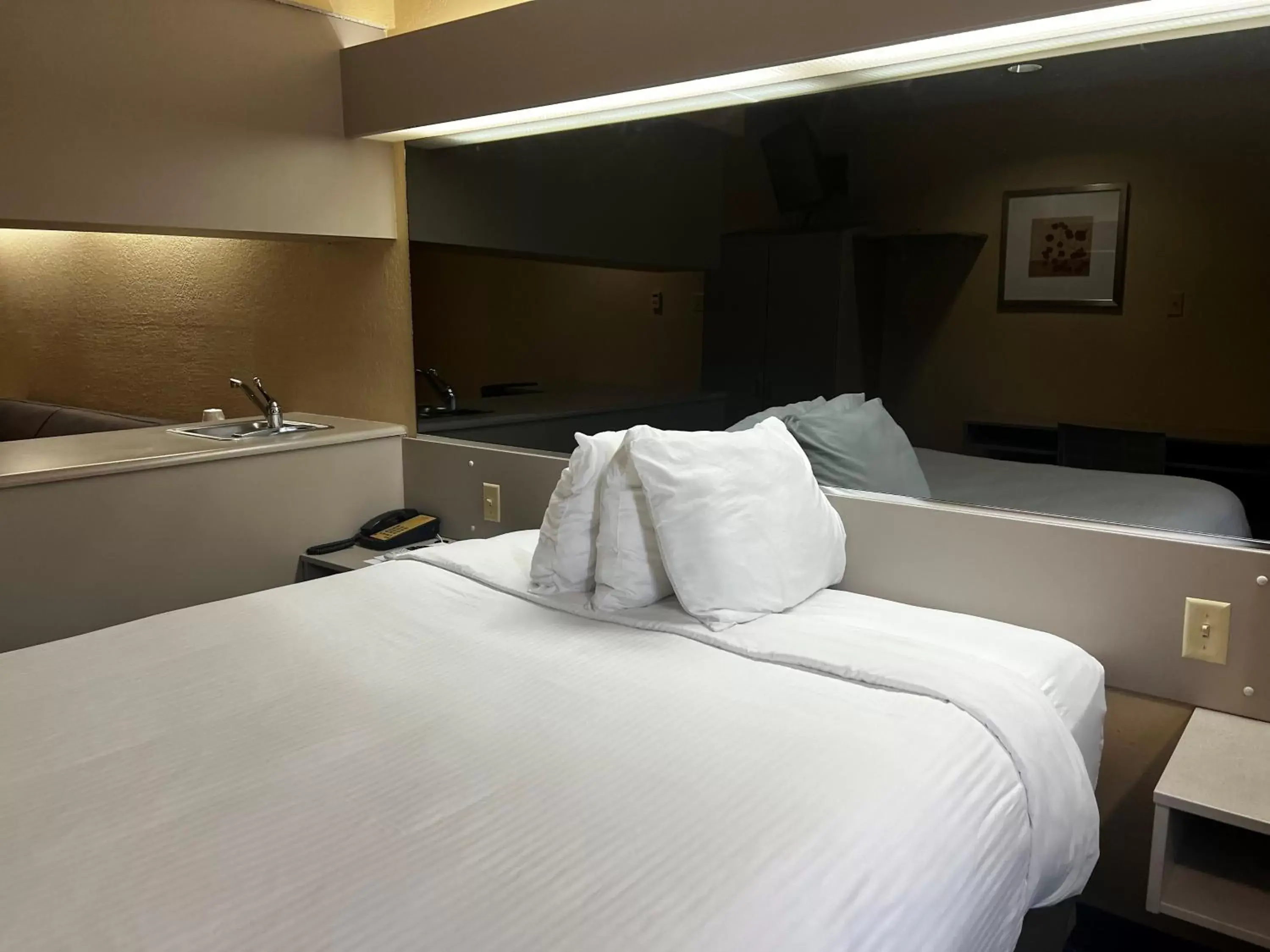 Bed in Microtel Inn & Suites by Wyndham Houston/Webster/Nasa/Clearlake