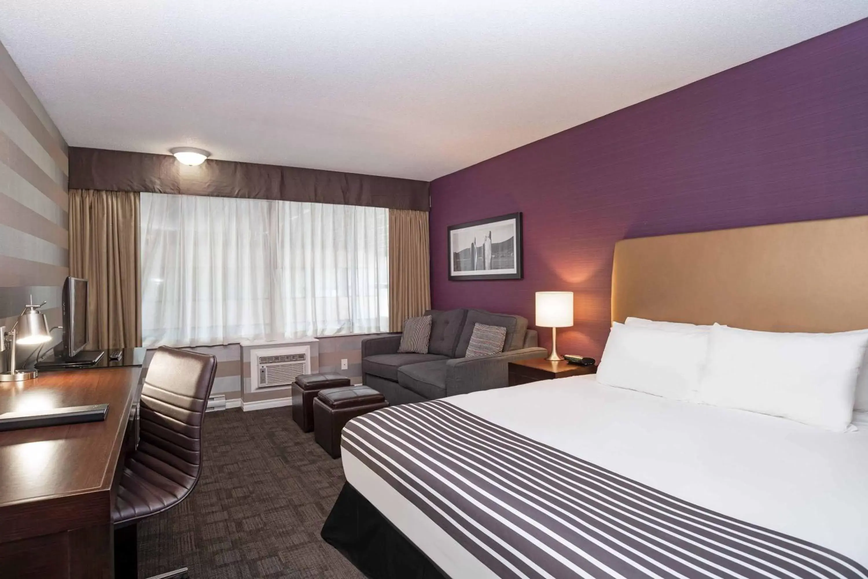 Photo of the whole room in Sandman Hotel Penticton