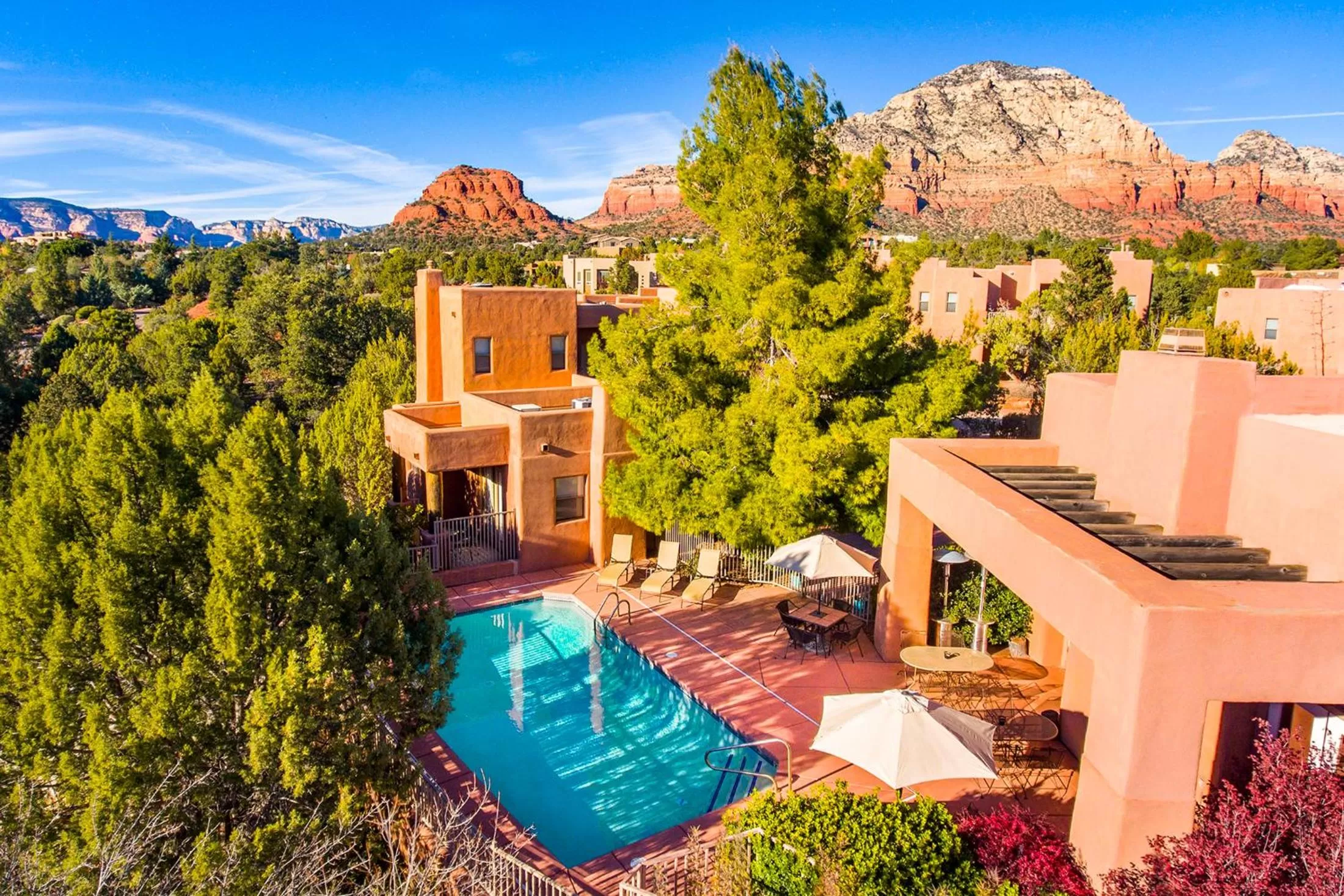 Property building, Pool View in Alma De Sedona Inn B&B