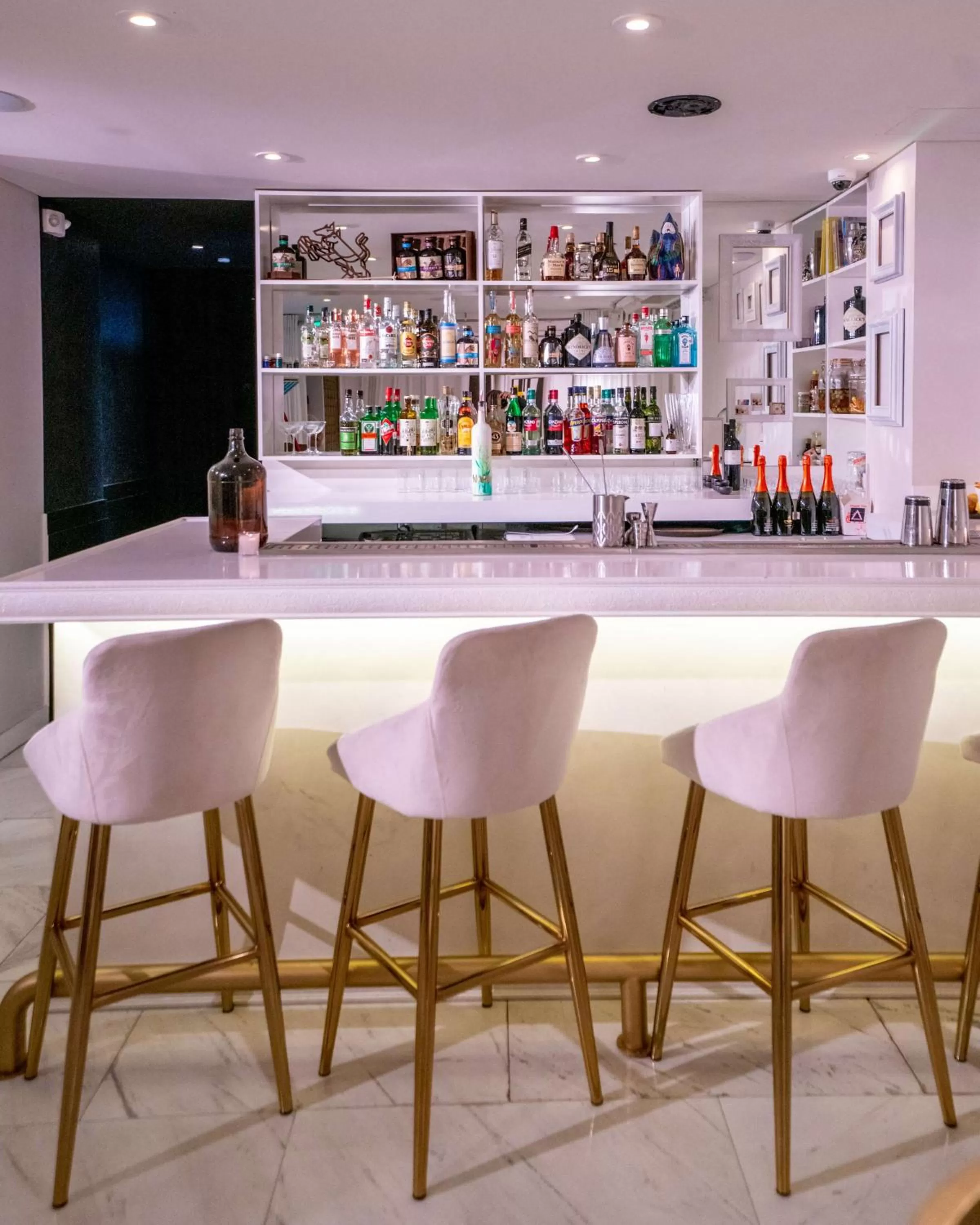 Lounge or bar in Umbral, Curio Collection By Hilton