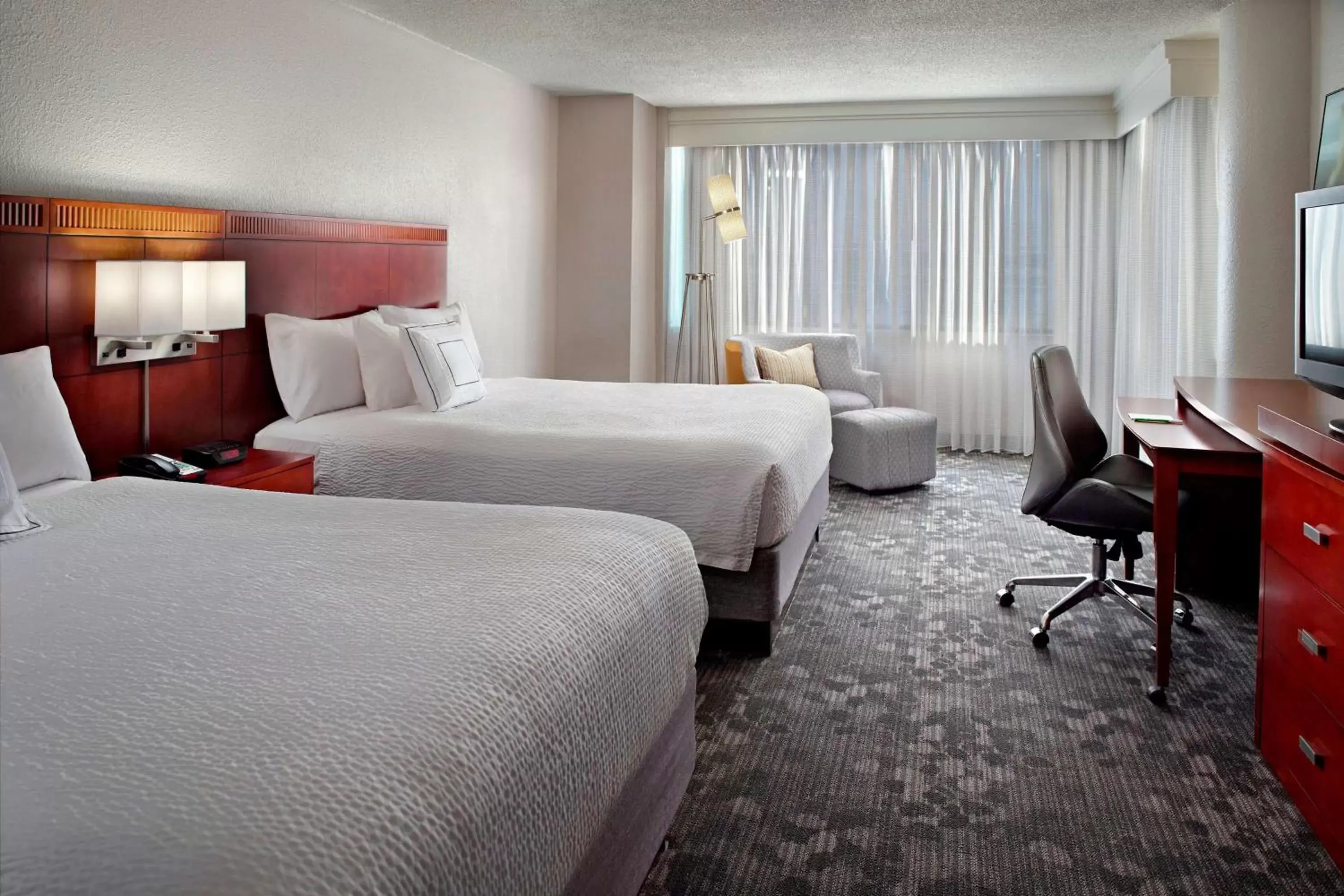Photo of the whole room, Bed in Sonesta Select Atlanta Cumberland Galleria