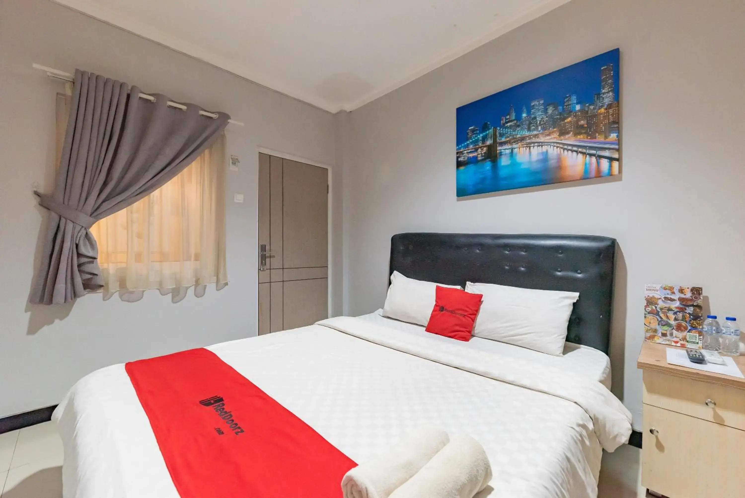 Bed in RedDoorz near Botani Square Mall