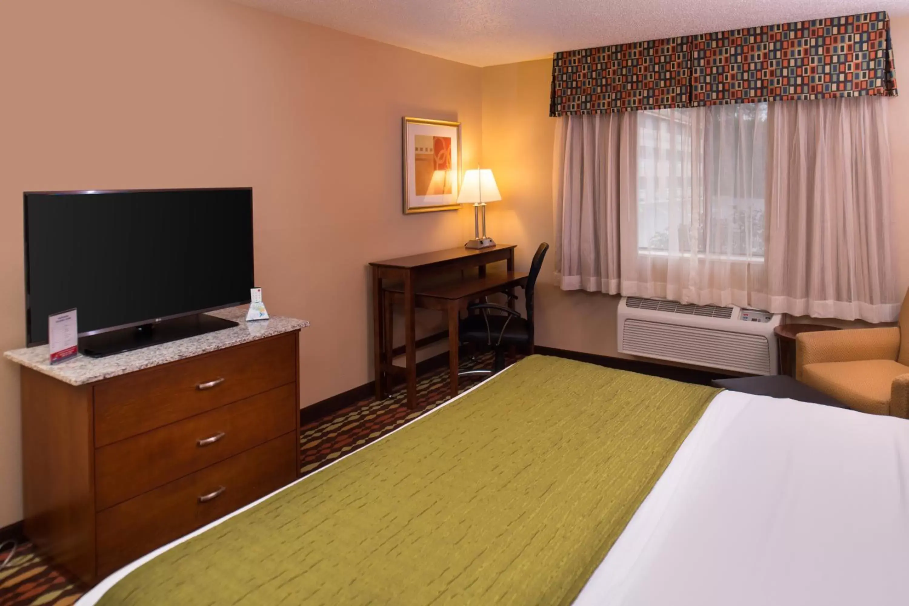 King Room with Bath Tub - Disability Access in Best Western Ambassador Inn & Suites