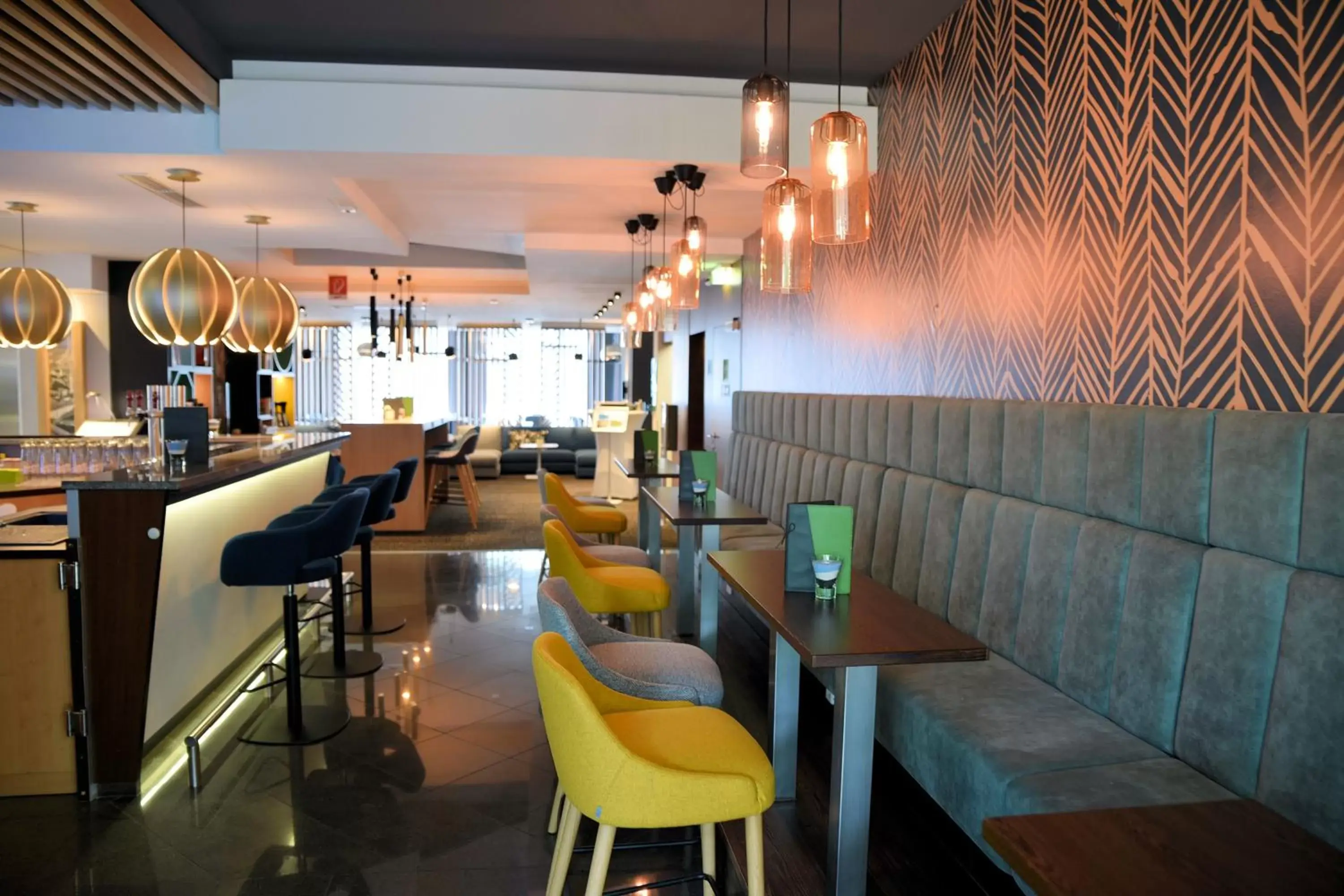Lounge or bar, Restaurant/Places to Eat in Holiday Inn - Salzburg City, an IHG Hotel