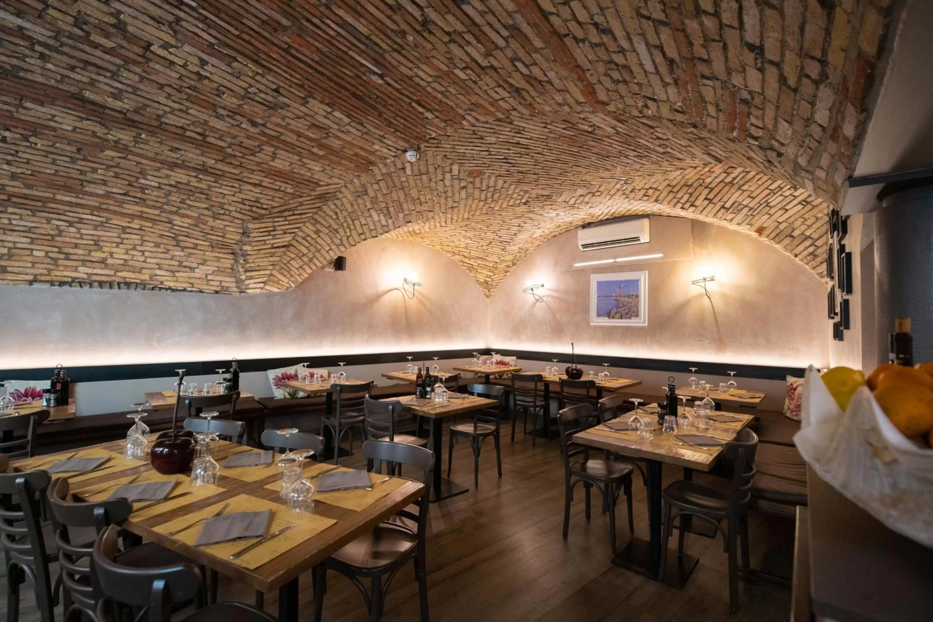 Restaurant/places to eat in Alessi Hotel Trattoria