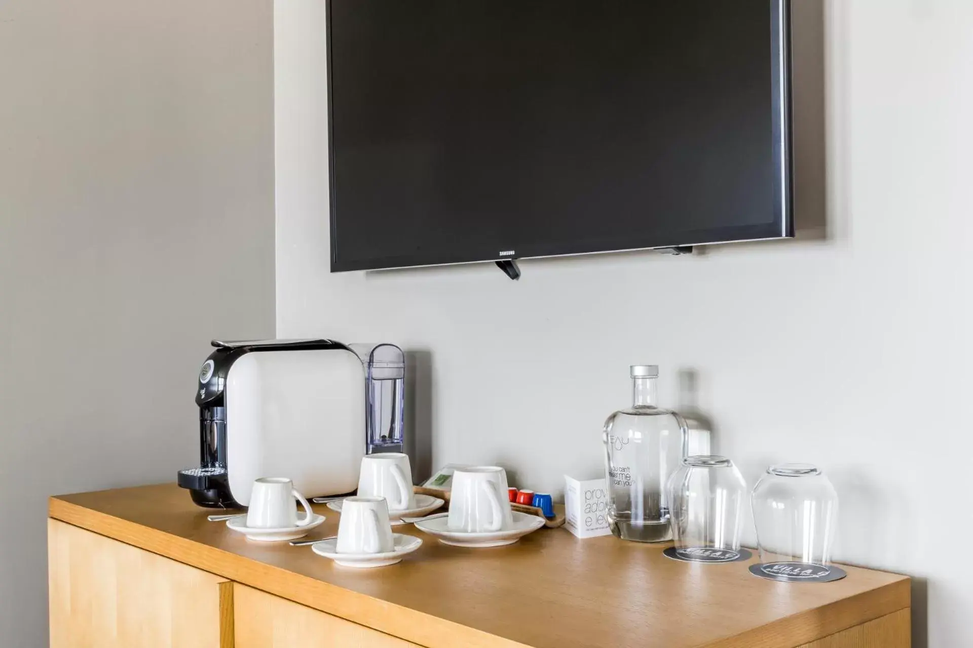 Coffee/tea facilities, TV/Entertainment Center in Villa C Boutique Hotel