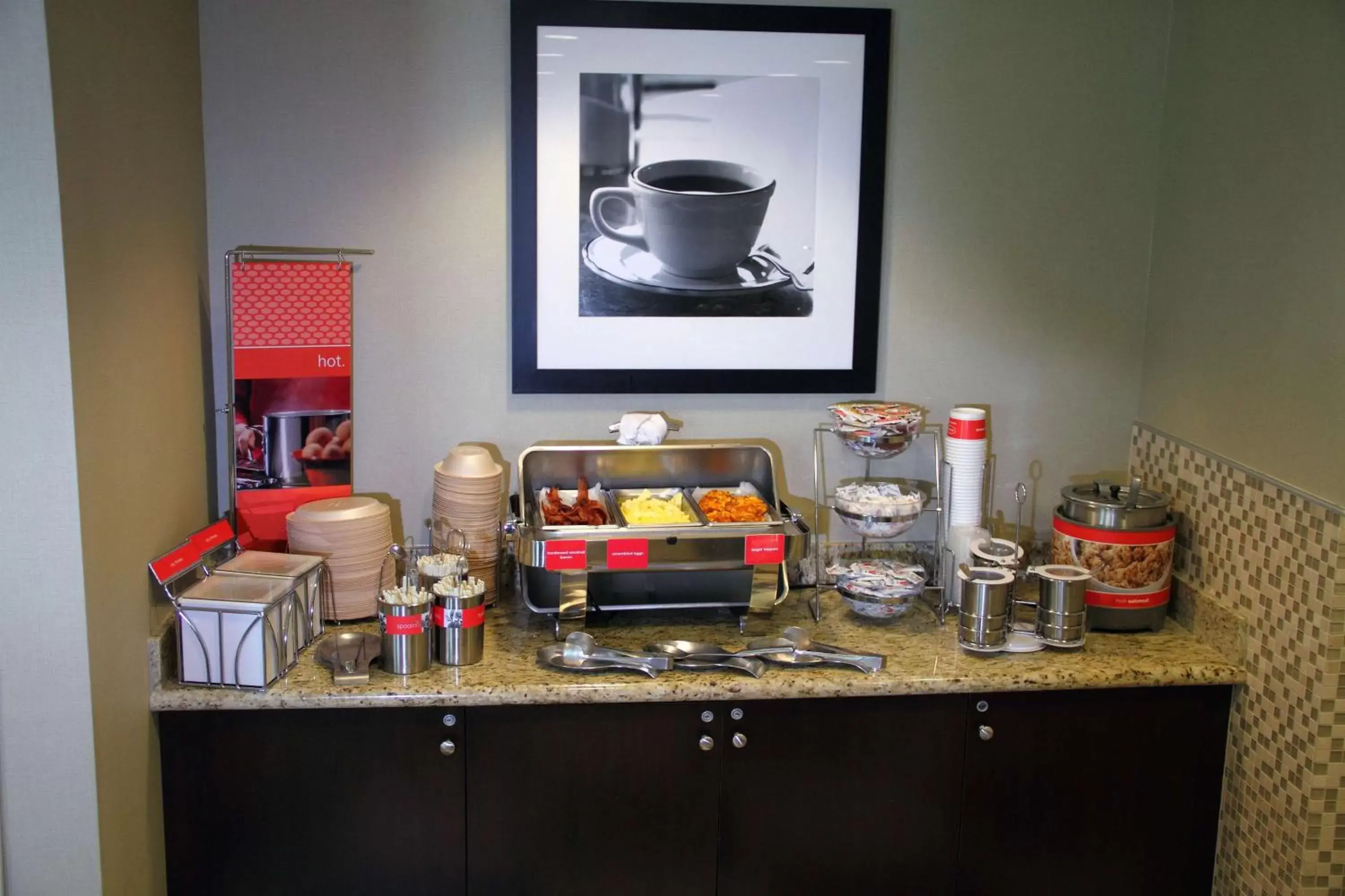 Dining area in Hampton Inn & Suites Manteca