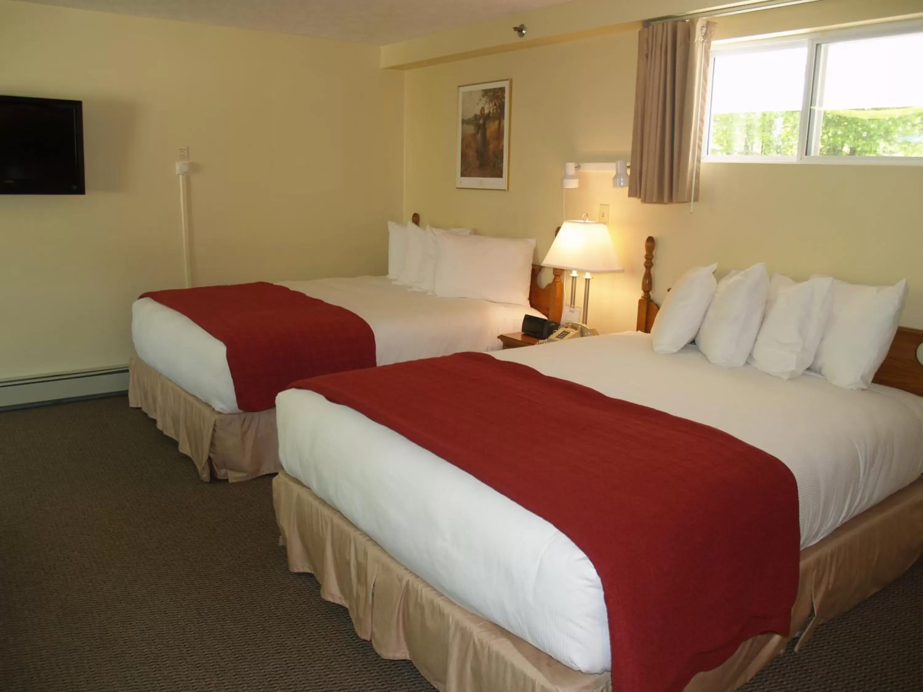 Bedroom, Bed in Wilson Lake Inn